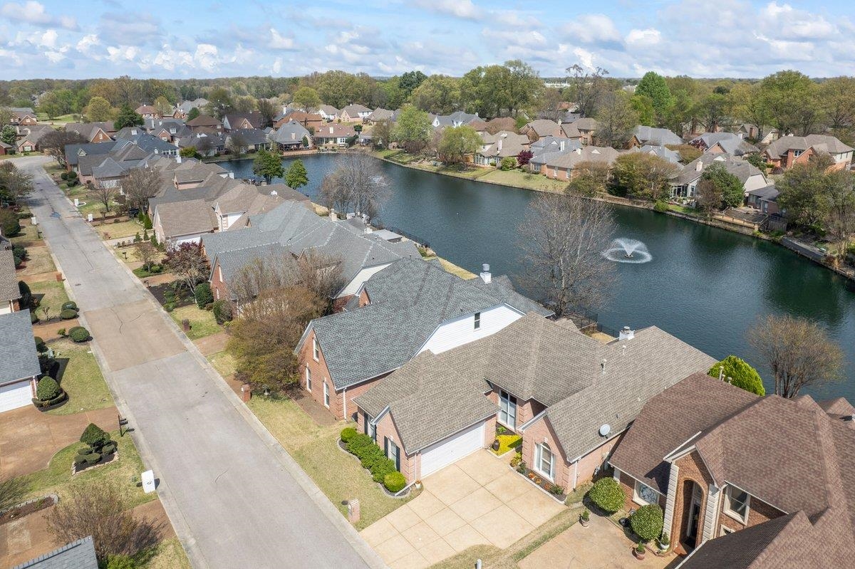 1022 BOATHOOK LN
