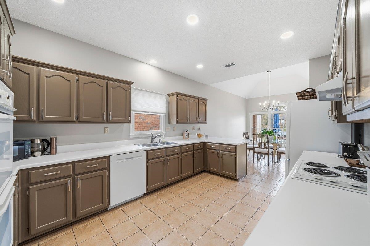 1022 BOATHOOK LN