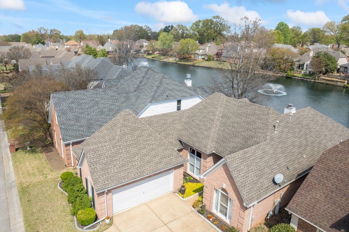 1022 BOATHOOK LN