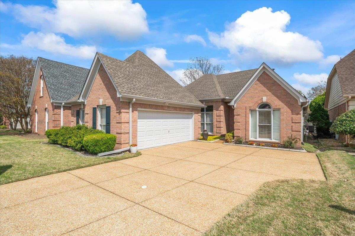 1022 BOATHOOK LN