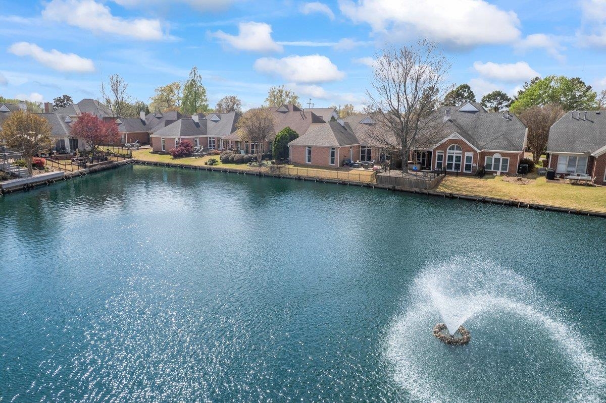1022 BOATHOOK LN