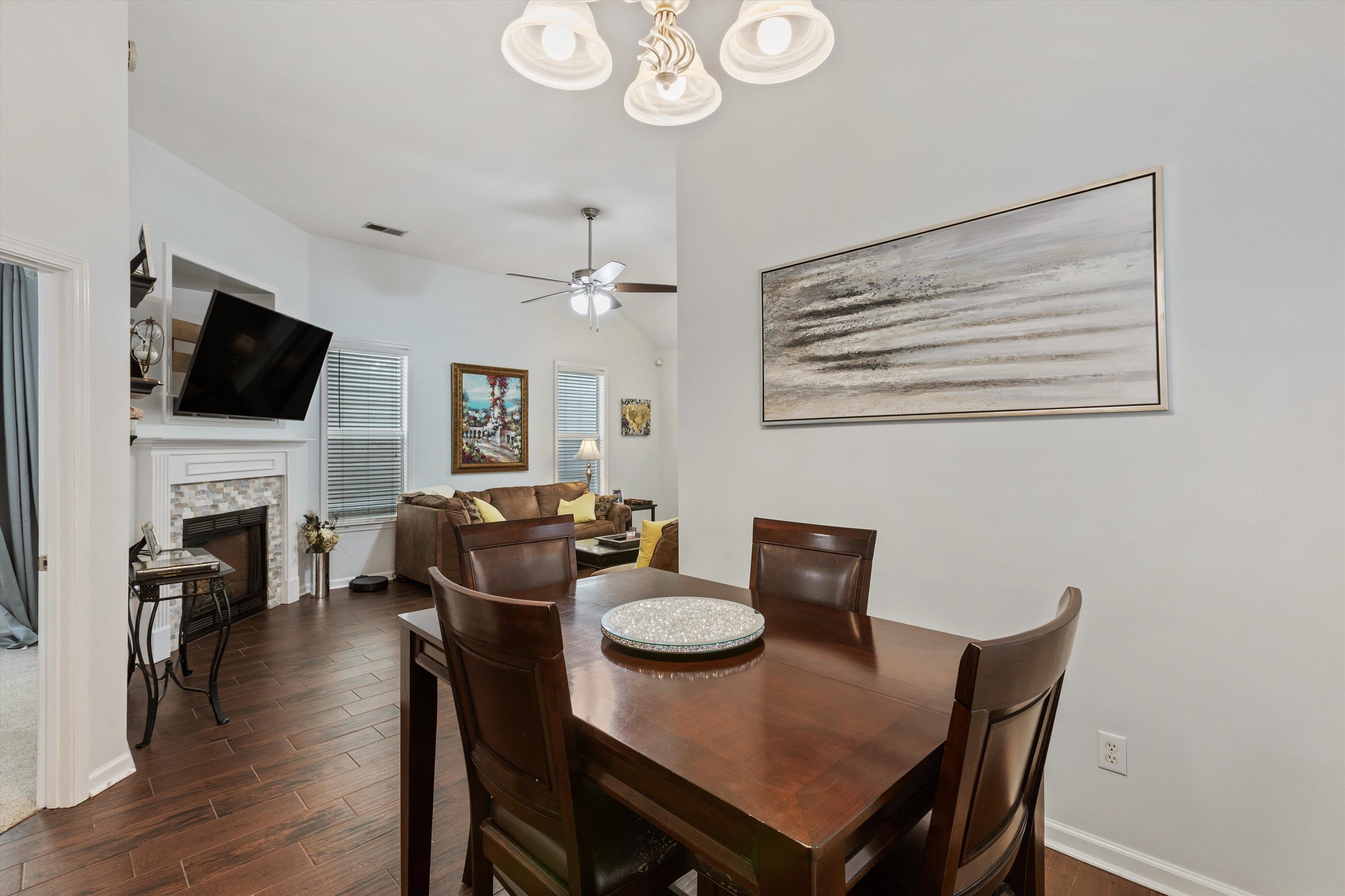 279 ISLAND VILLAGE DR