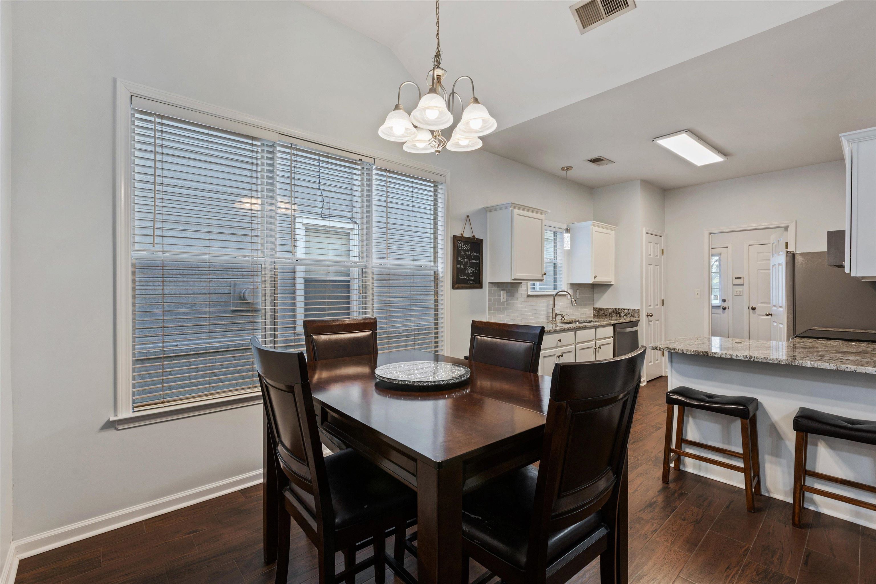 279 ISLAND VILLAGE DR
