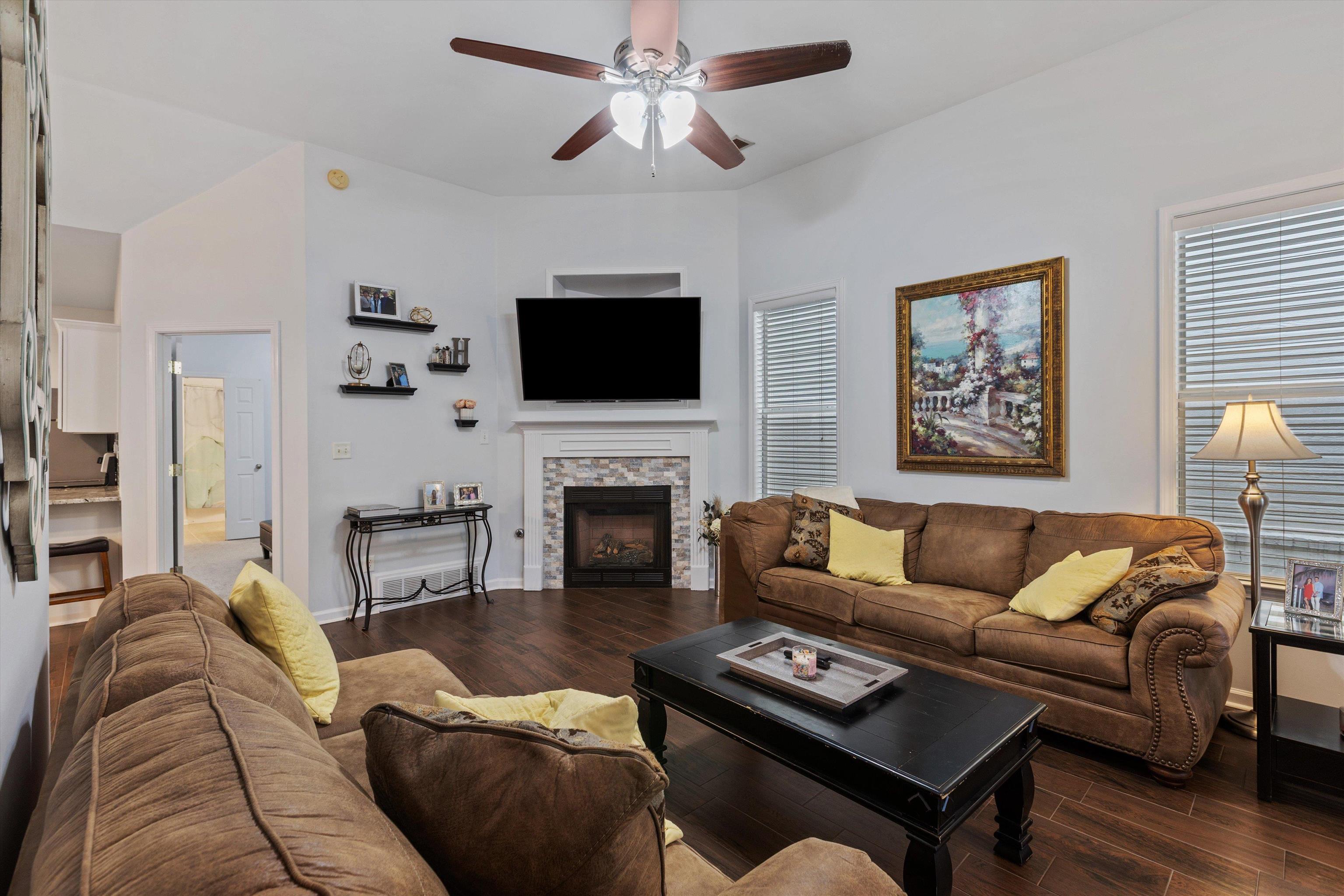 279 ISLAND VILLAGE DR