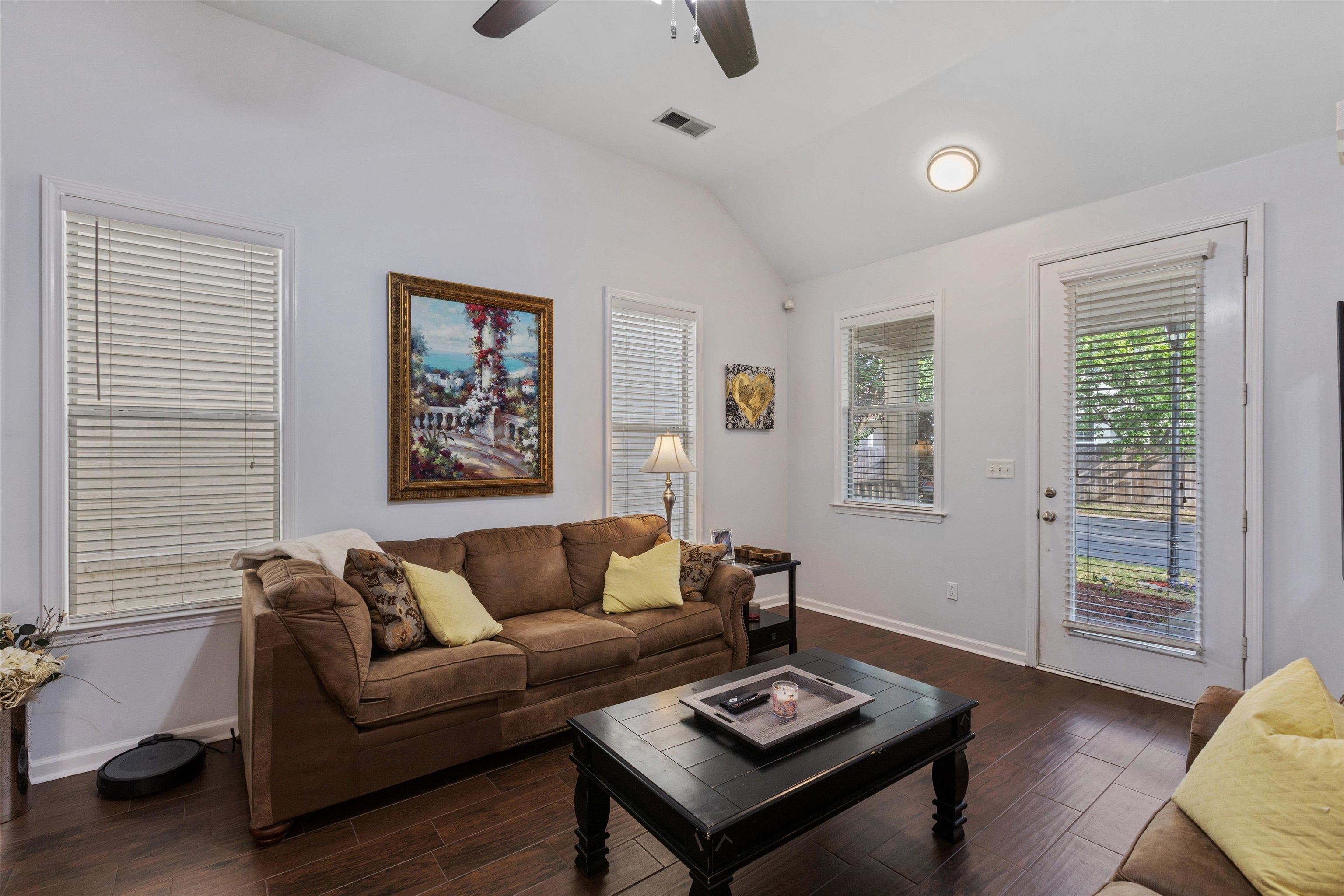 279 ISLAND VILLAGE DR