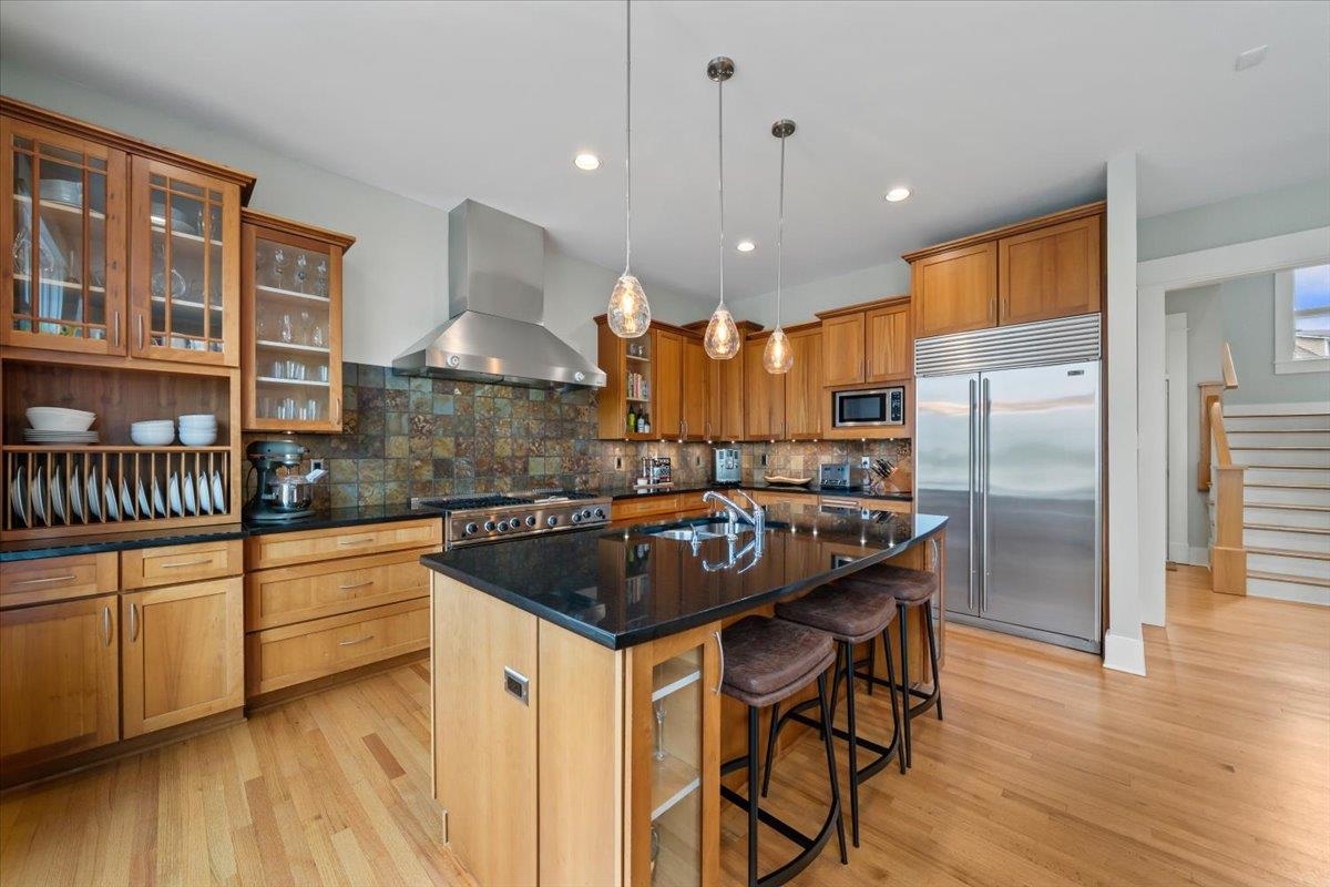 936 RIVER PARK DR