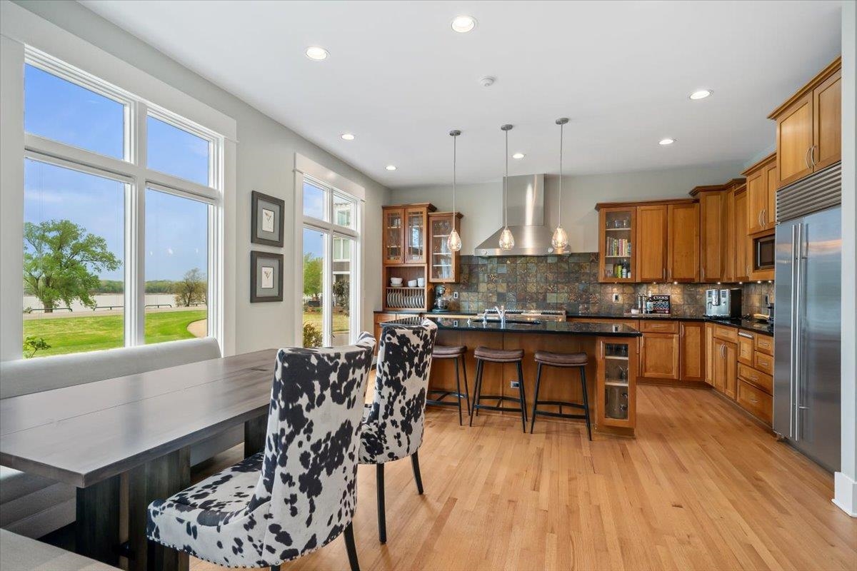 936 RIVER PARK DR