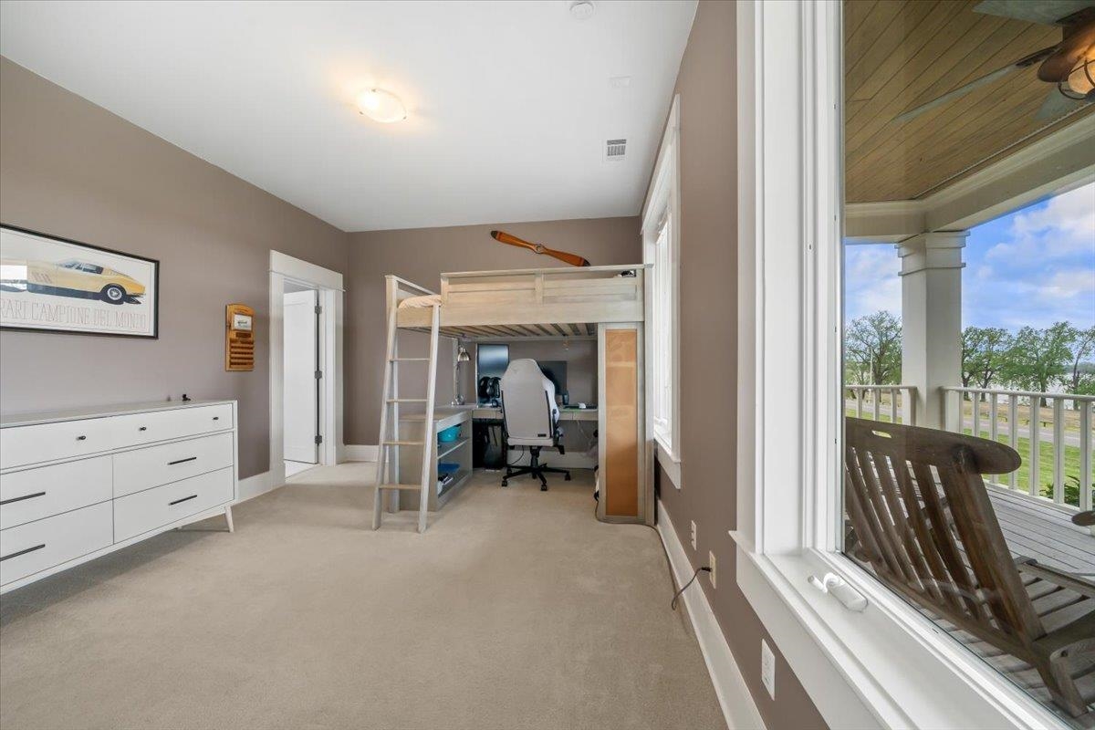 936 RIVER PARK DR
