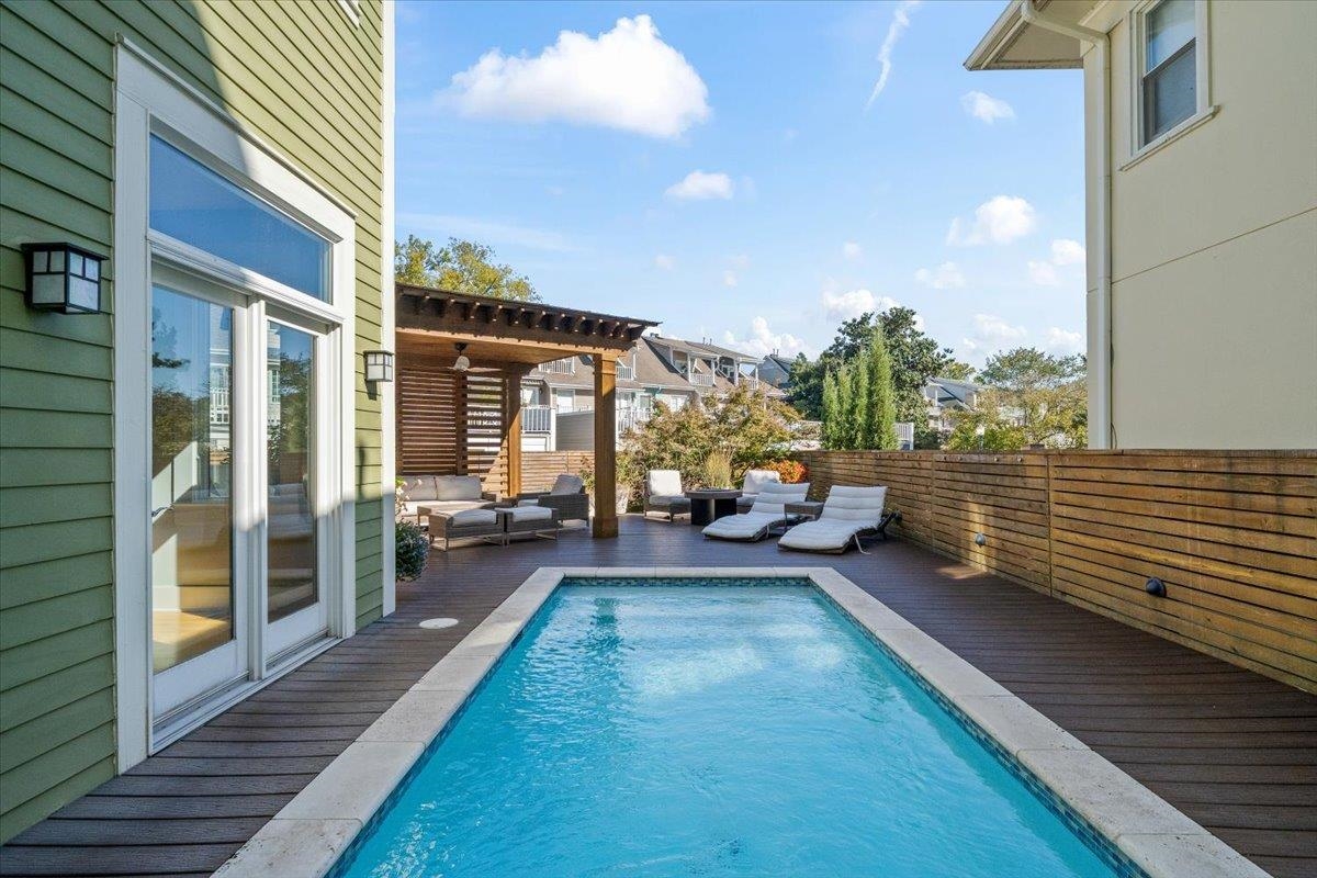 936 RIVER PARK DR