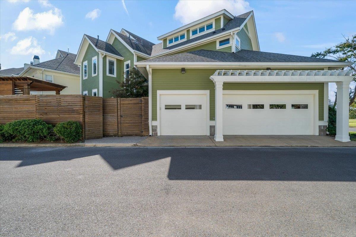 936 RIVER PARK DR