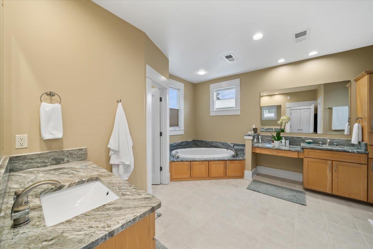936 RIVER PARK DR