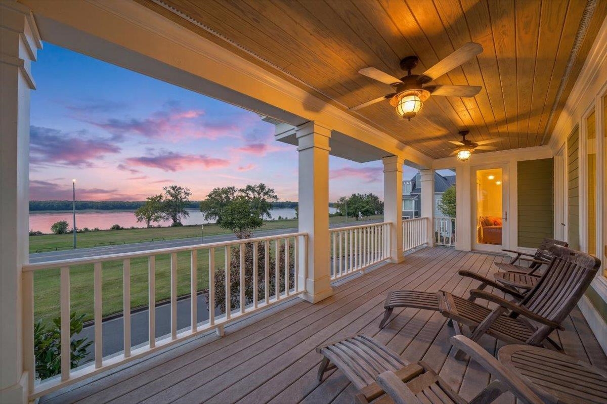 936 RIVER PARK DR