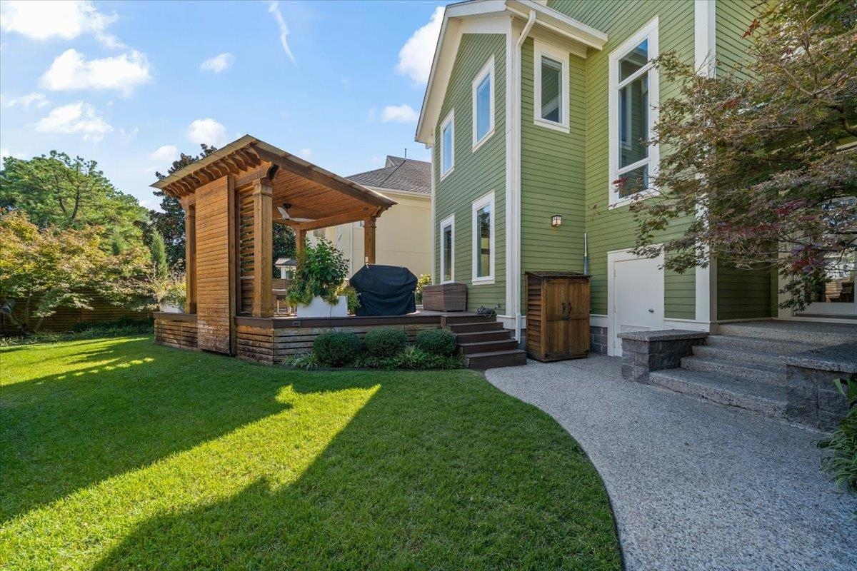 936 RIVER PARK DR
