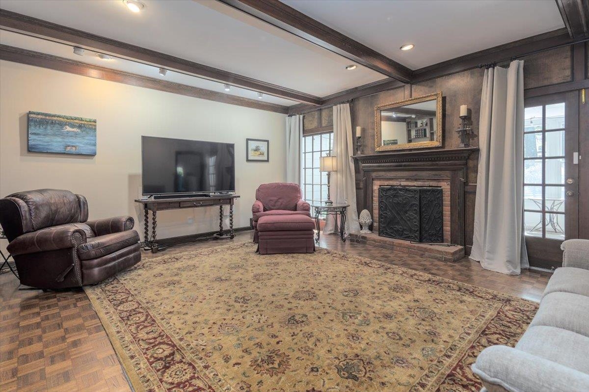 6357 SHADOWOOD LN