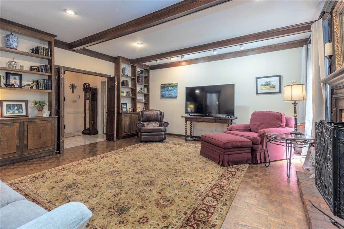 6357 SHADOWOOD LN