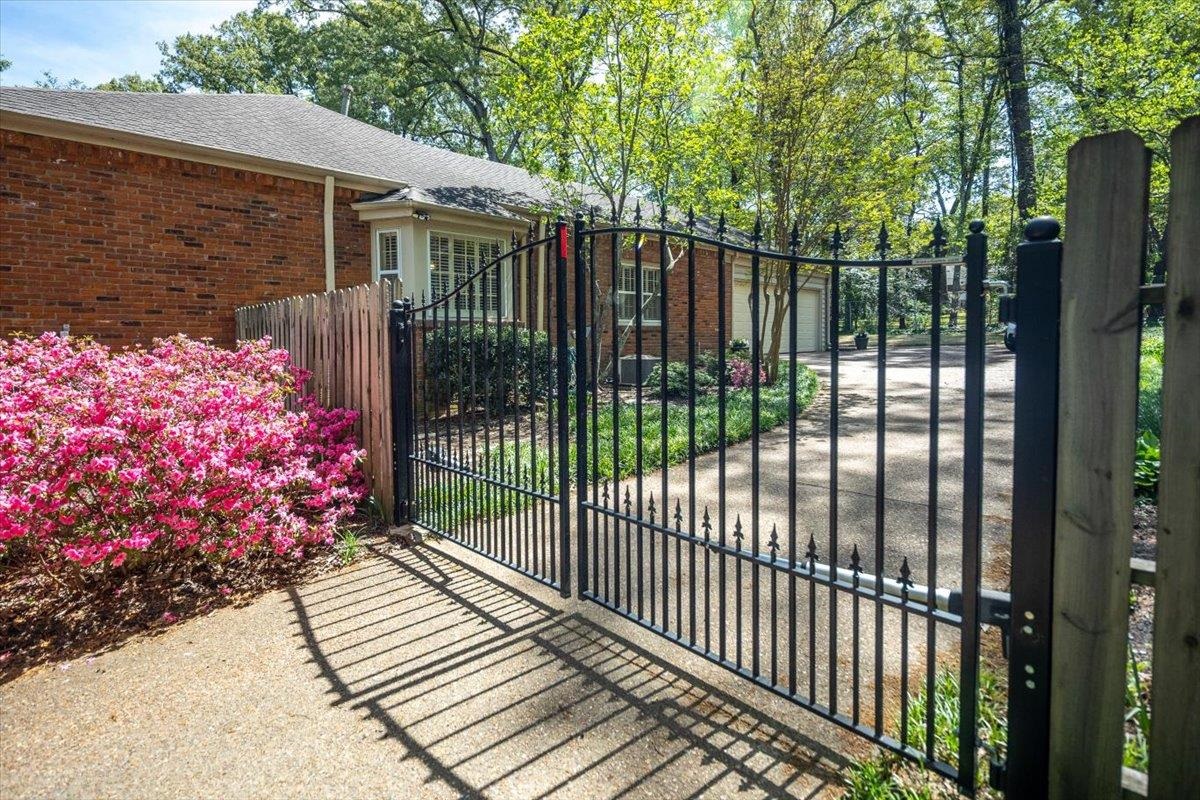 6357 SHADOWOOD LN