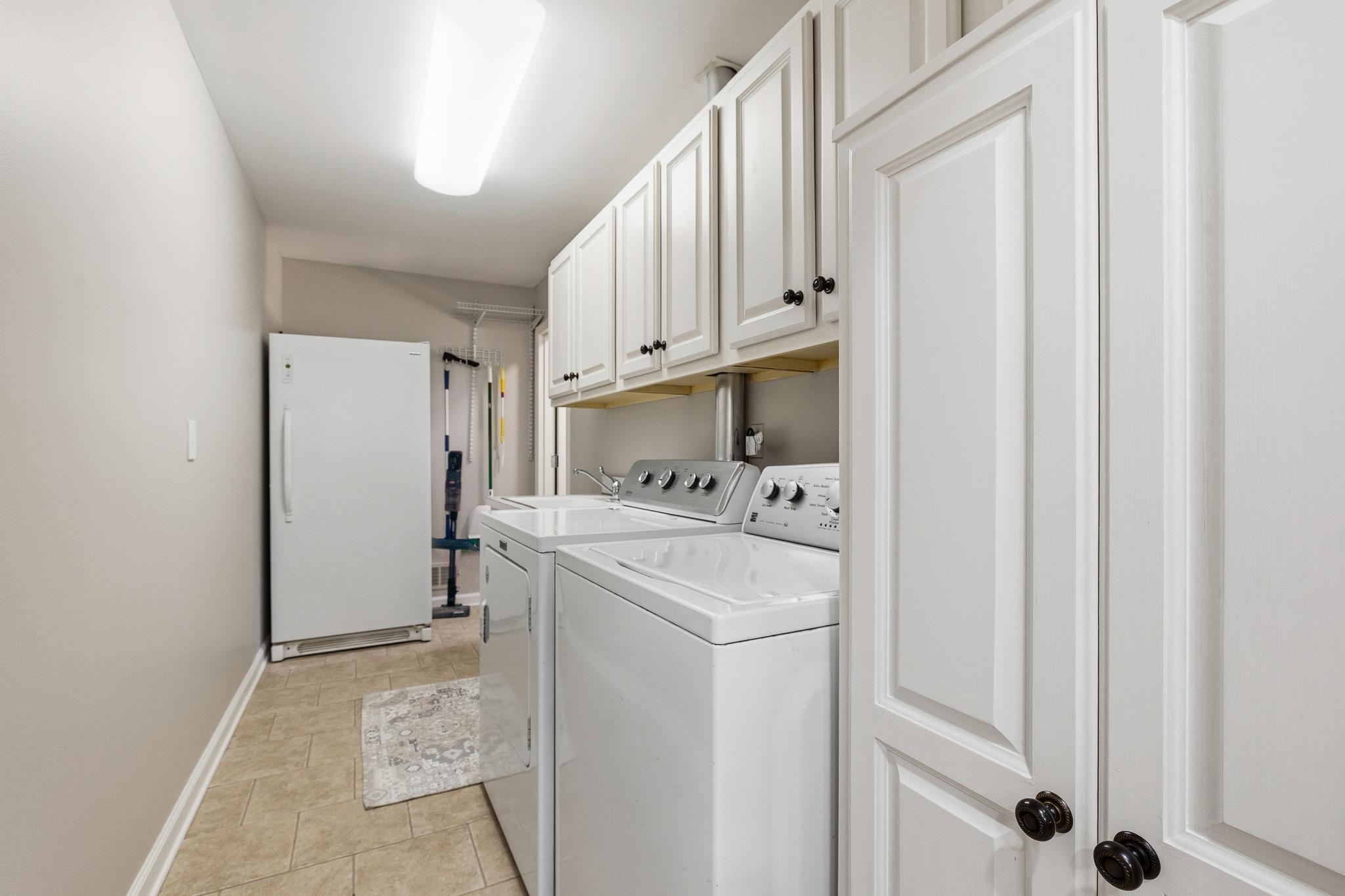 1247 W YORKSHIRE CV W