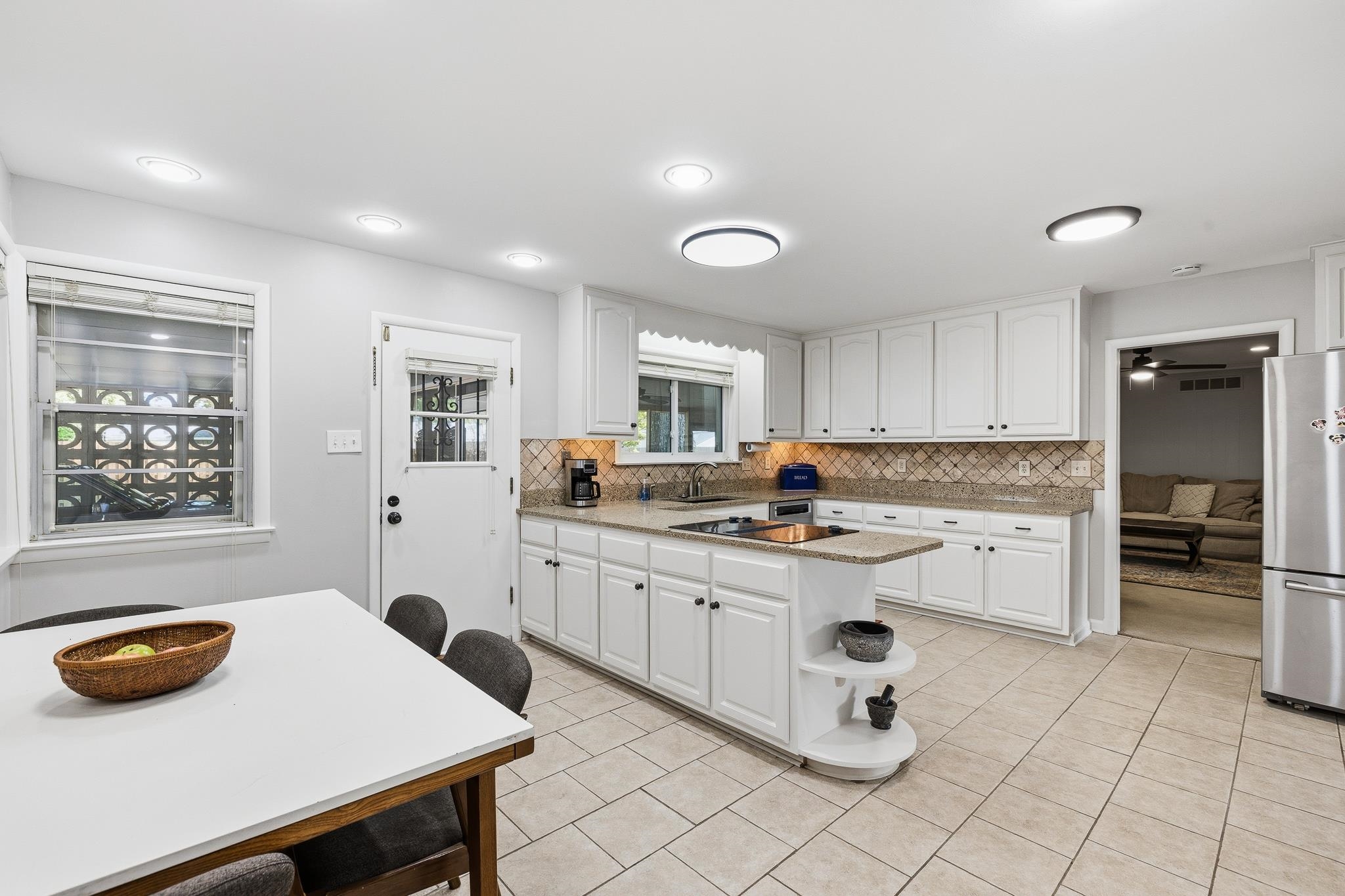 1247 W YORKSHIRE CV W