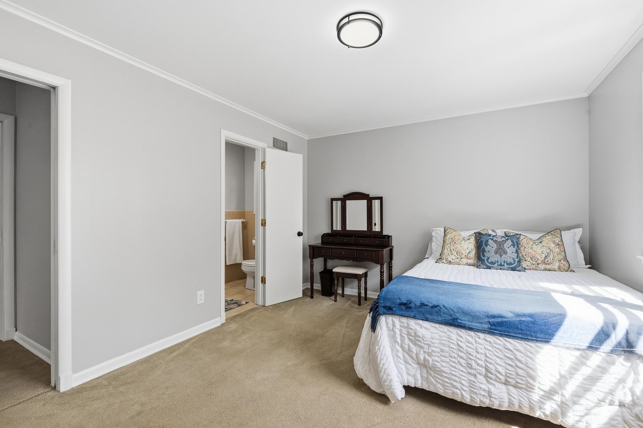 1247 W YORKSHIRE CV W