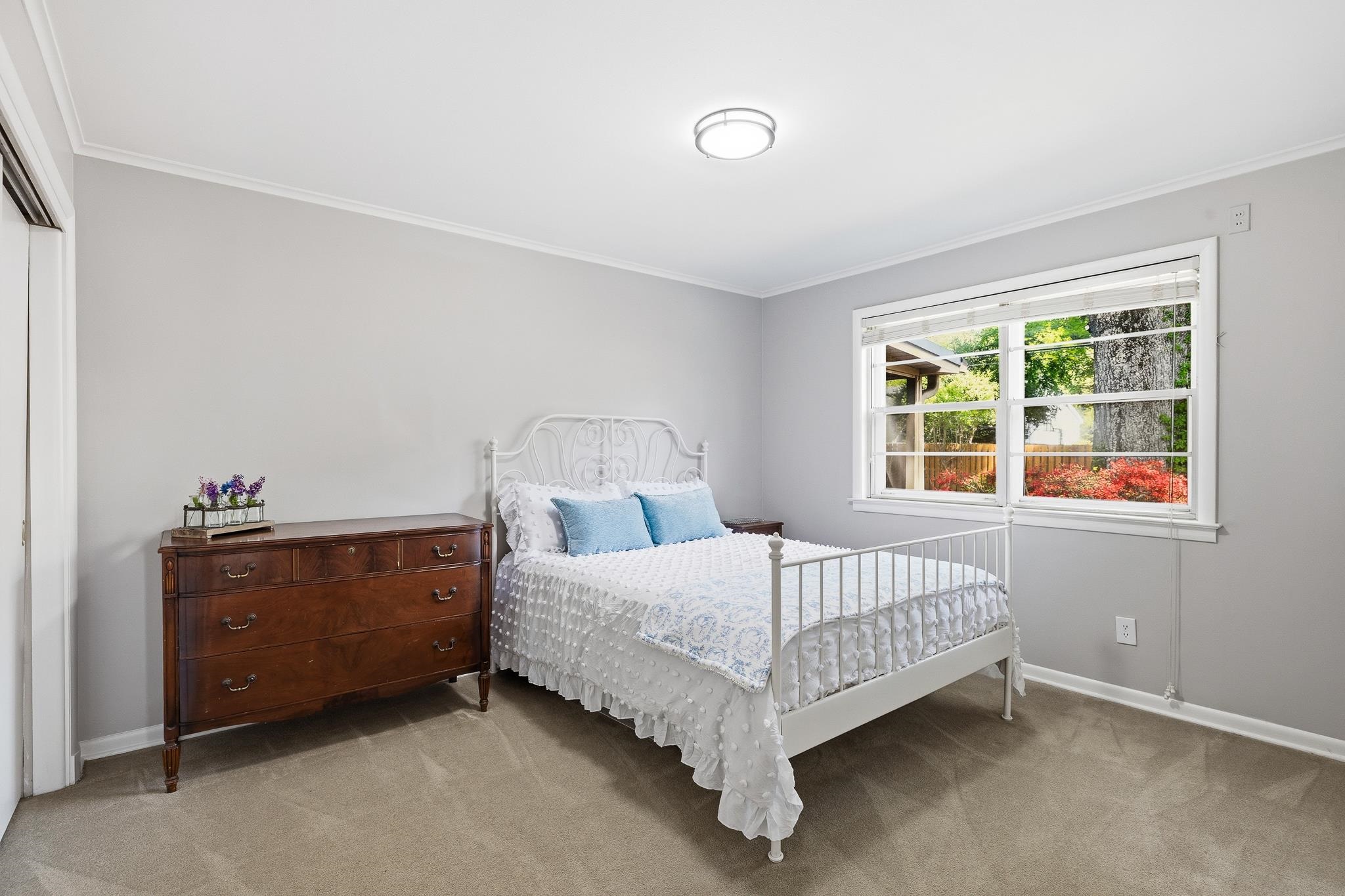 1247 W YORKSHIRE CV W