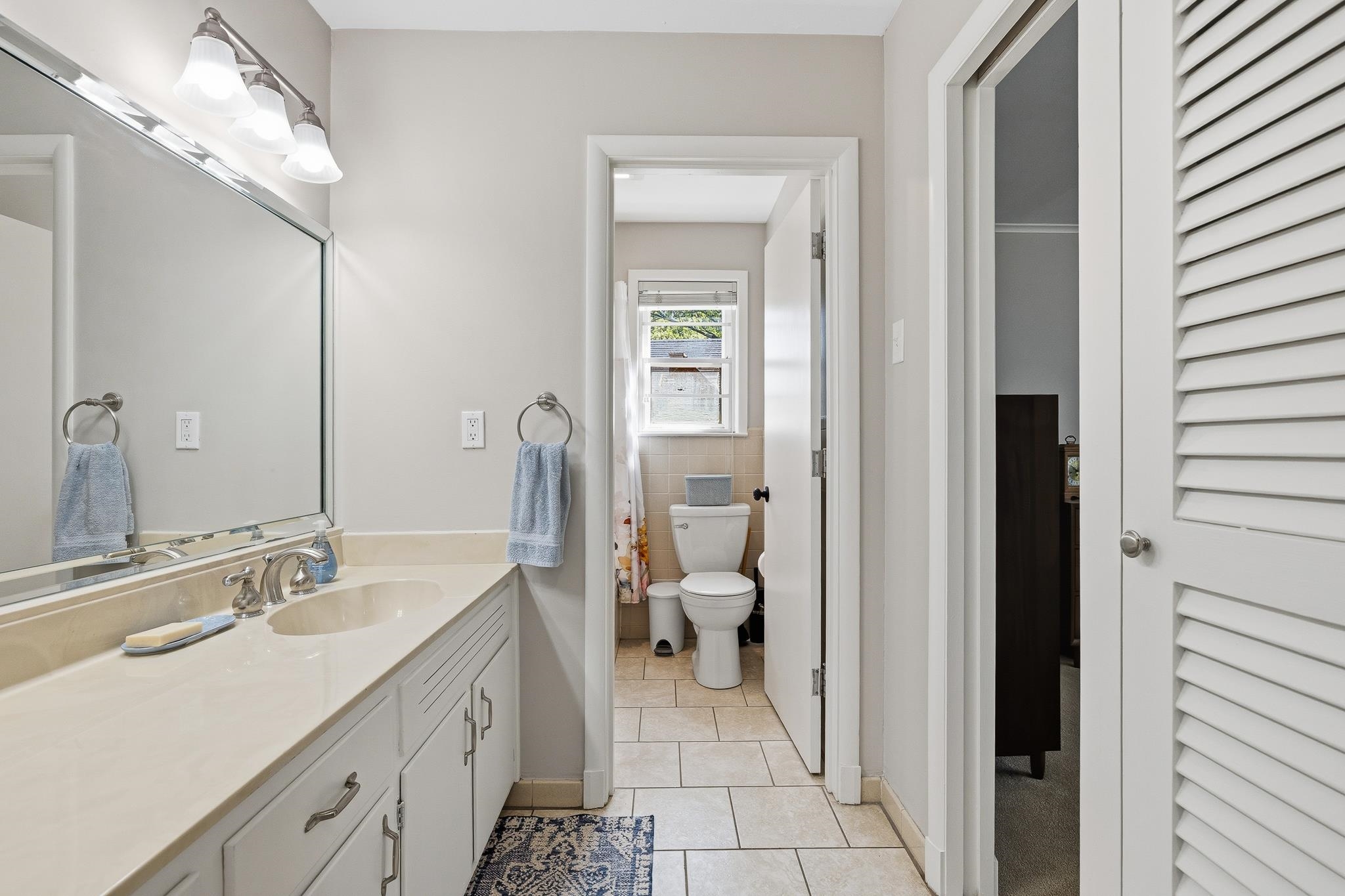 1247 W YORKSHIRE CV W