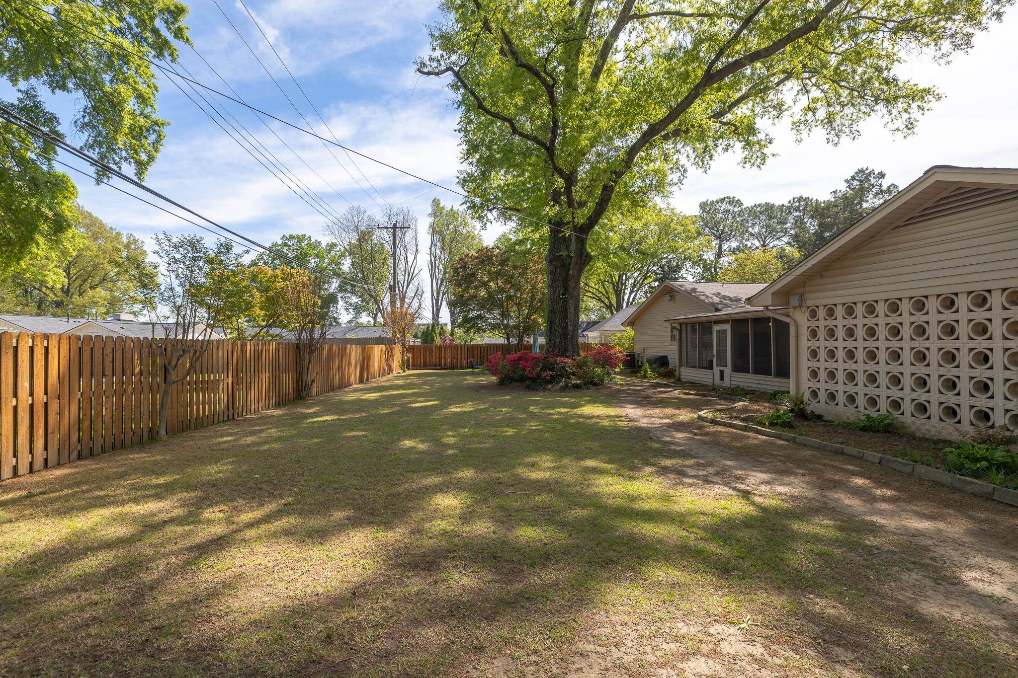 1247 W YORKSHIRE CV W