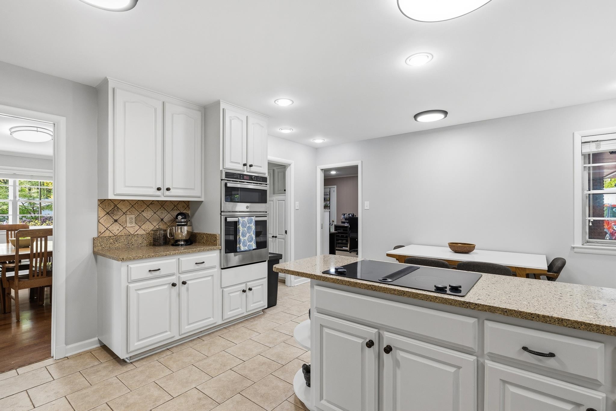 1247 W YORKSHIRE CV W