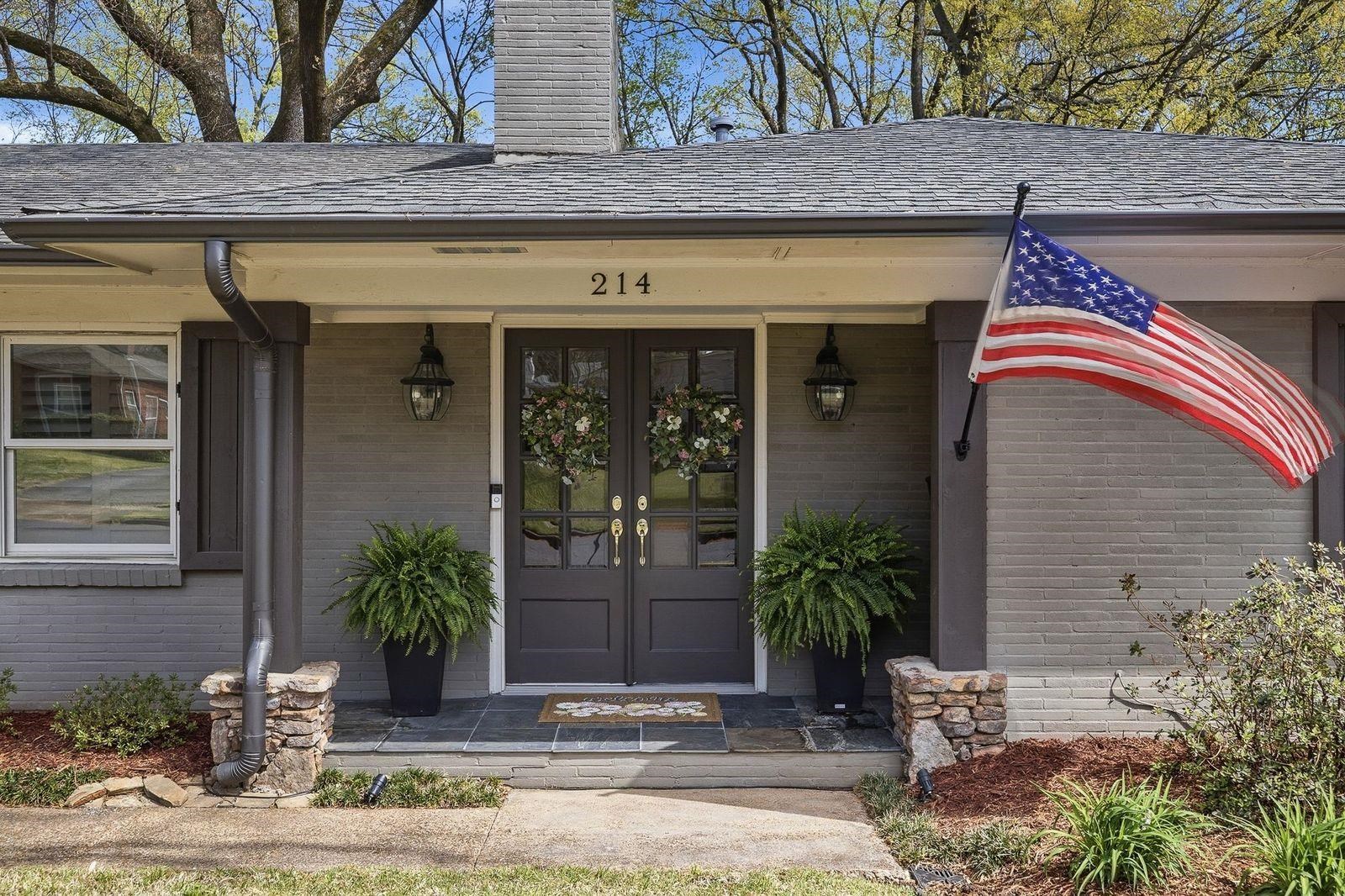 214 GARDENIA DR