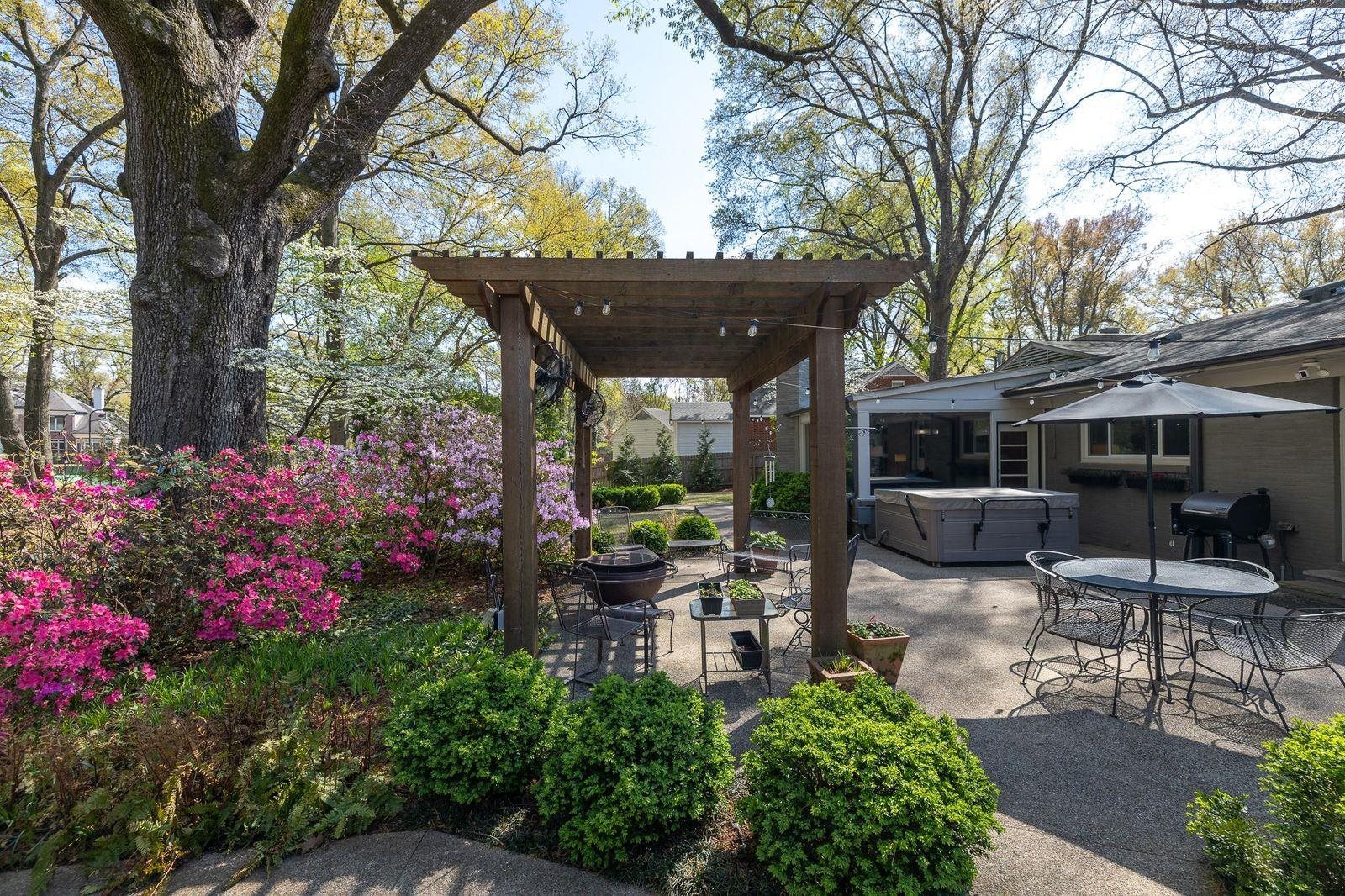 214 GARDENIA DR