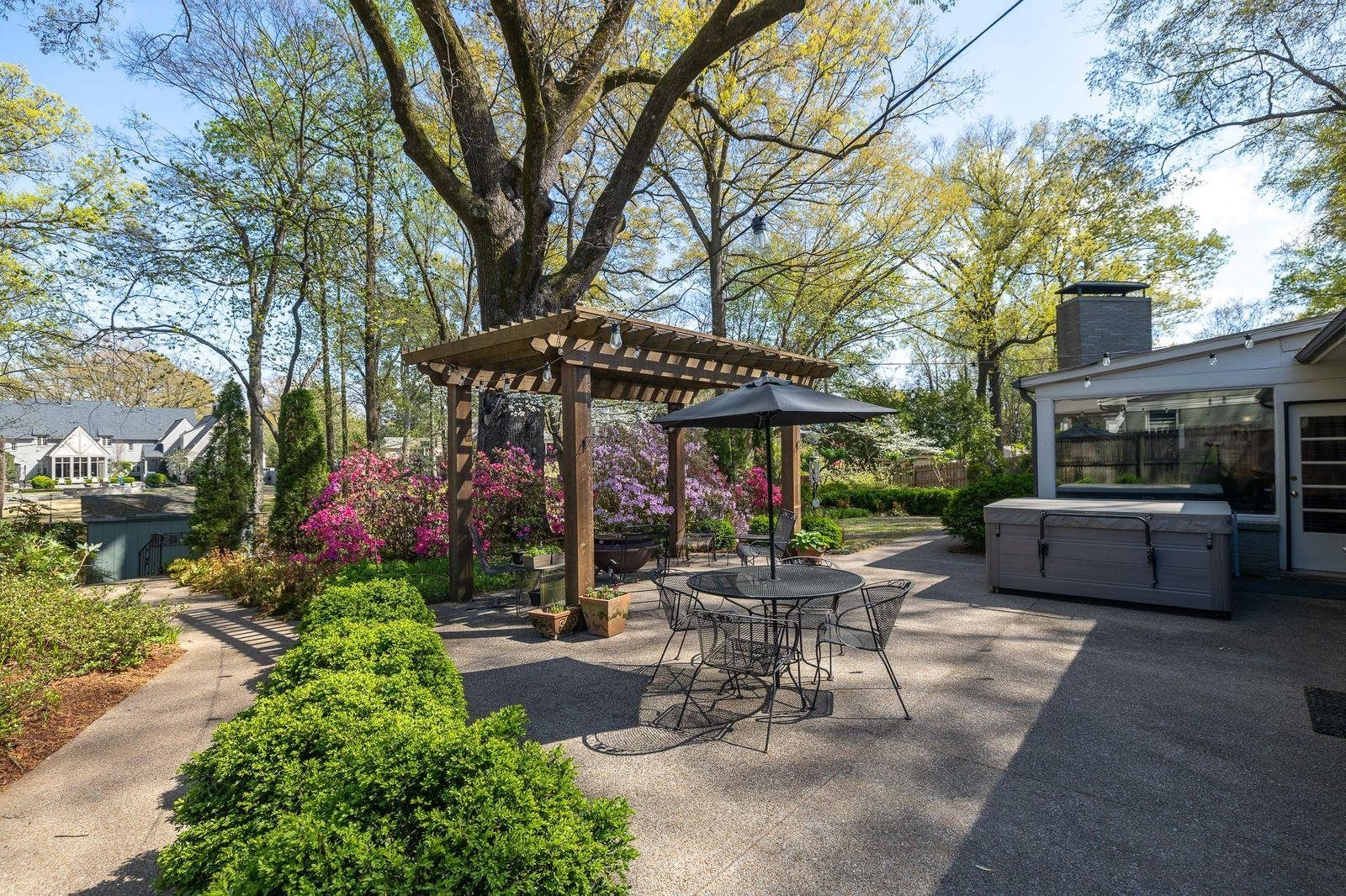 214 GARDENIA DR
