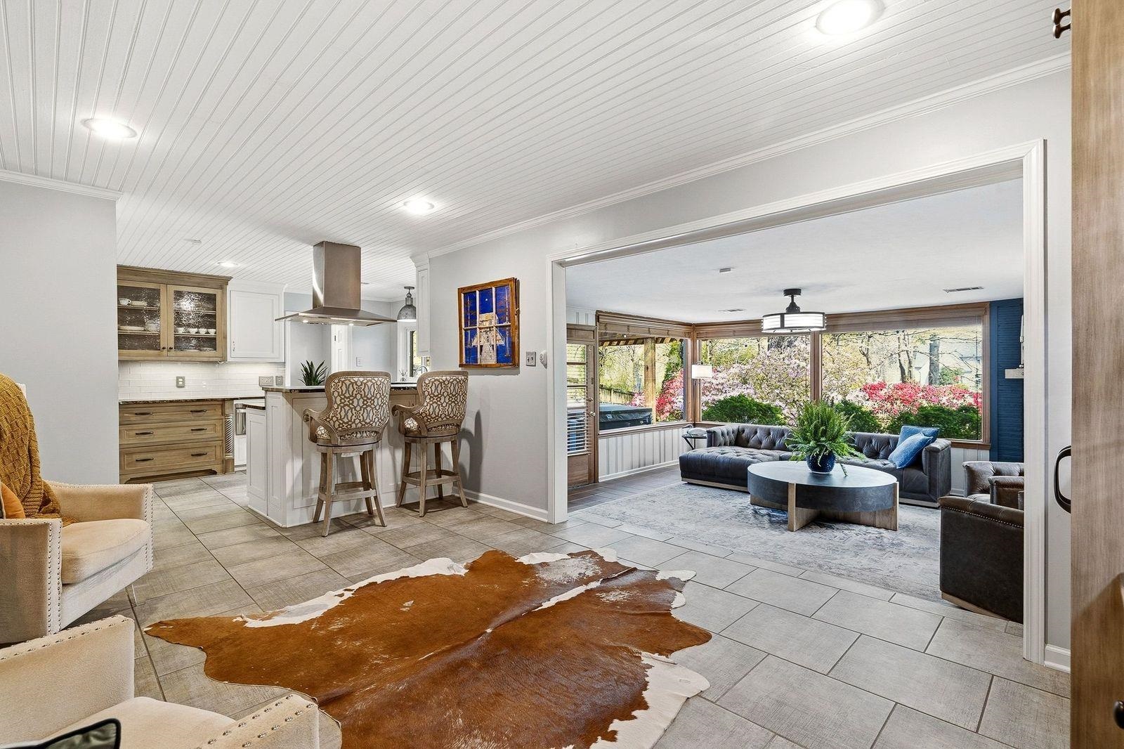 214 GARDENIA DR