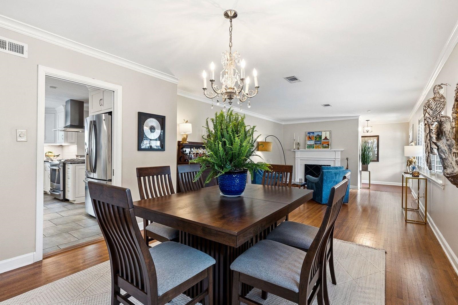 214 GARDENIA DR