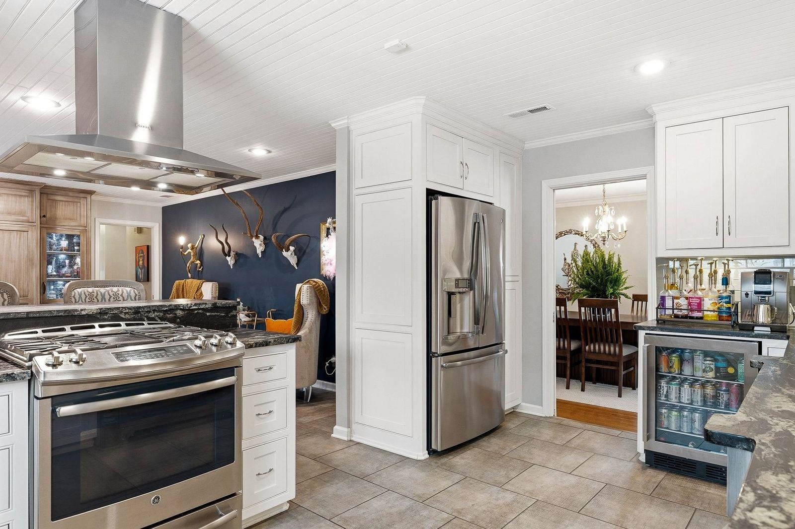 214 GARDENIA DR