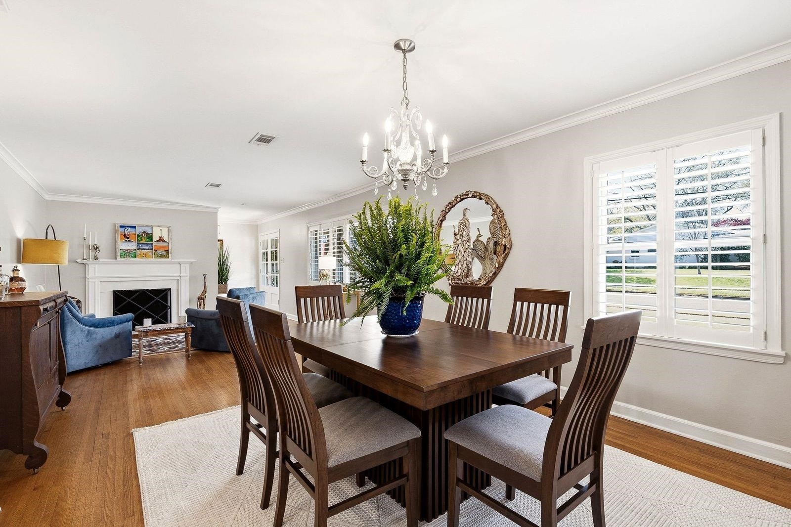 214 GARDENIA DR