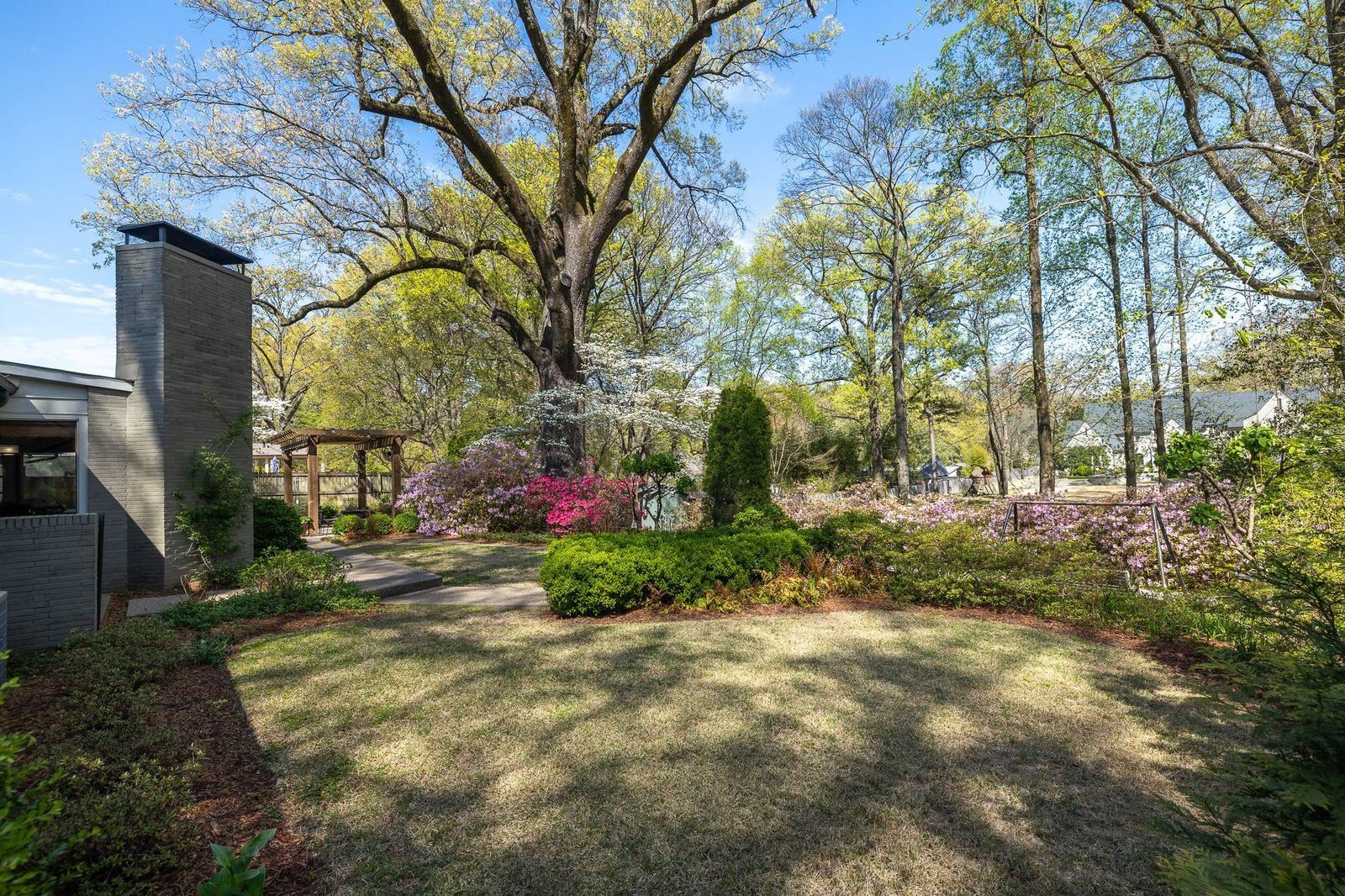214 GARDENIA DR