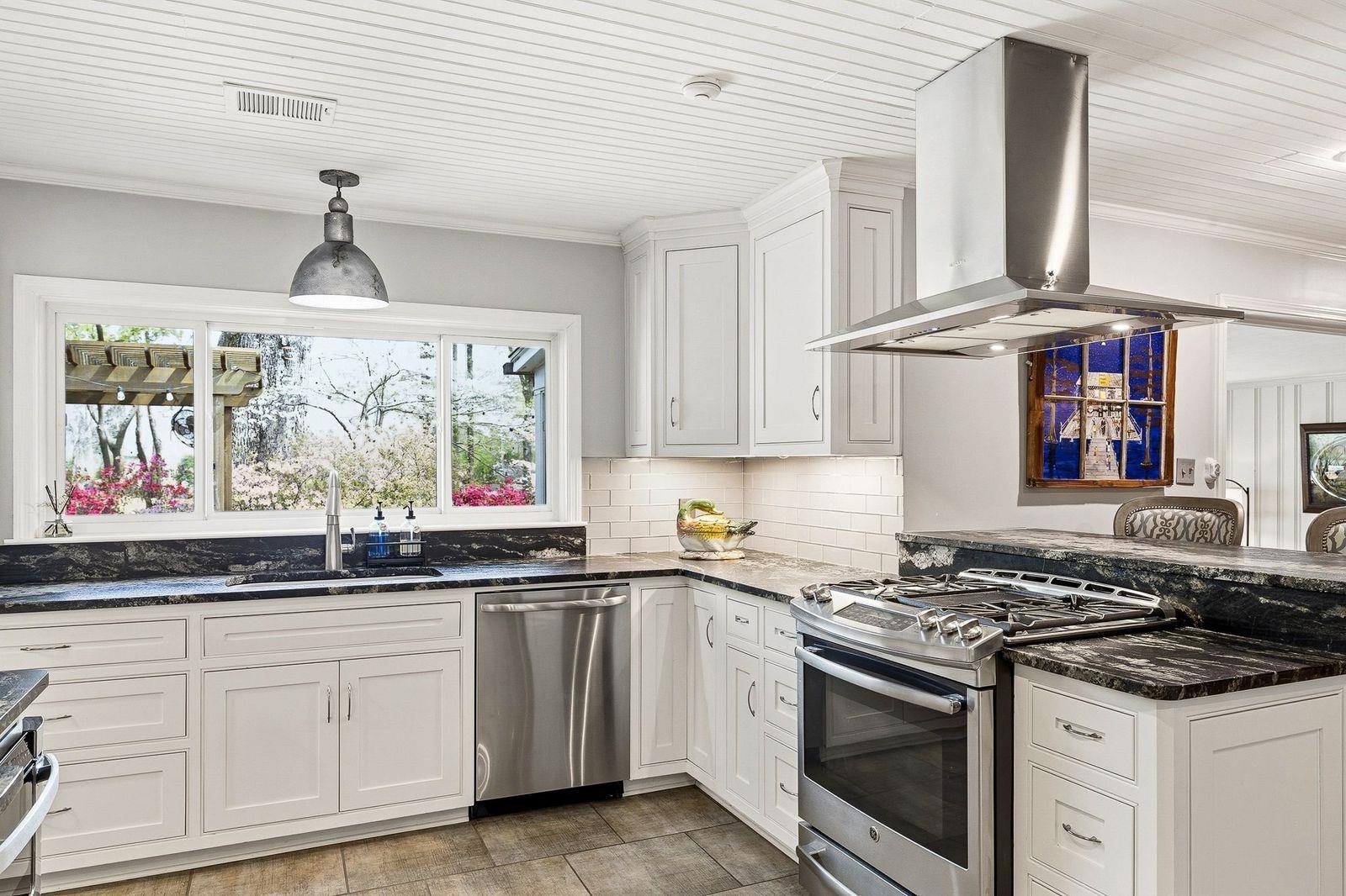 214 GARDENIA DR