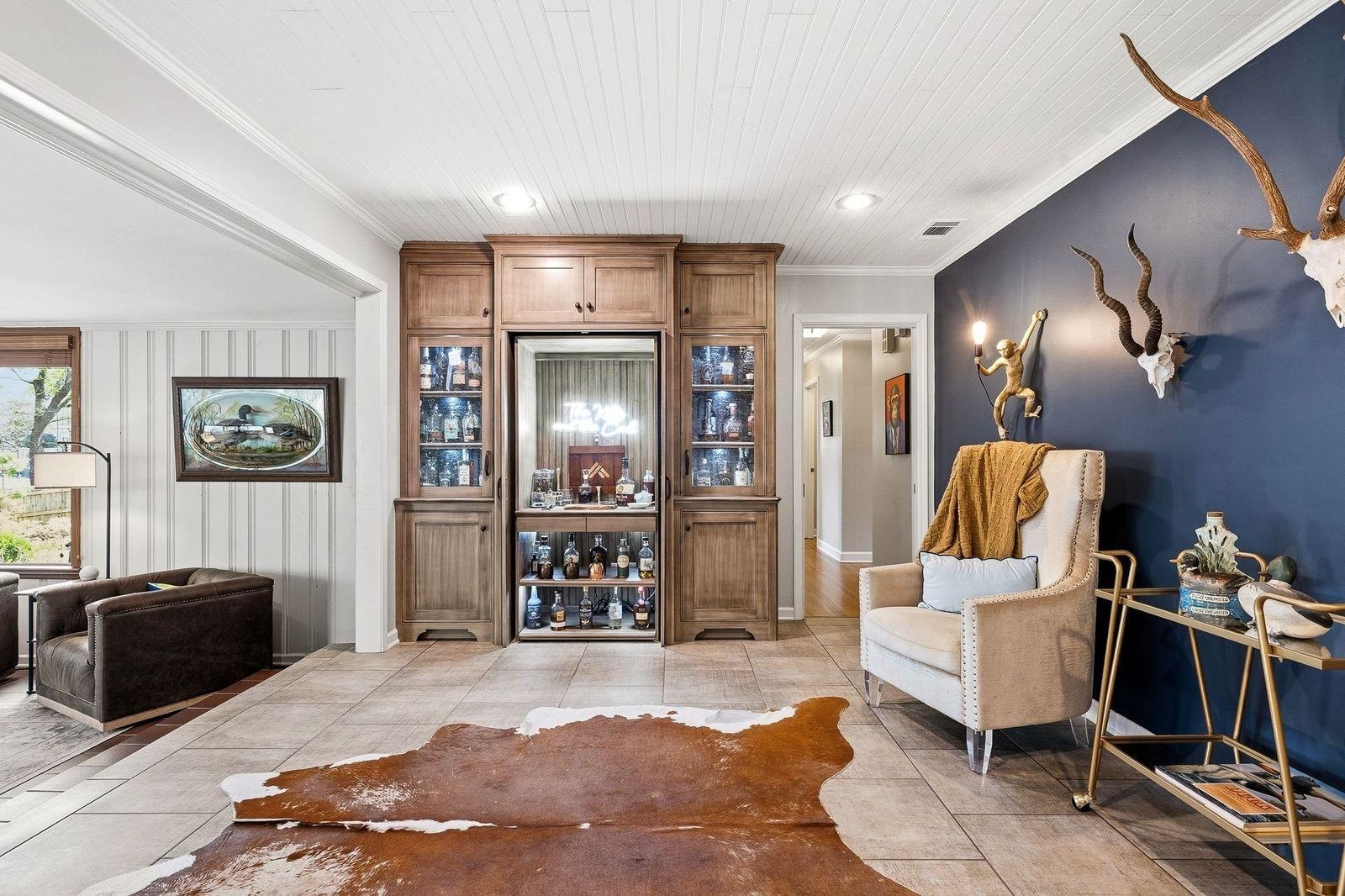 214 GARDENIA DR