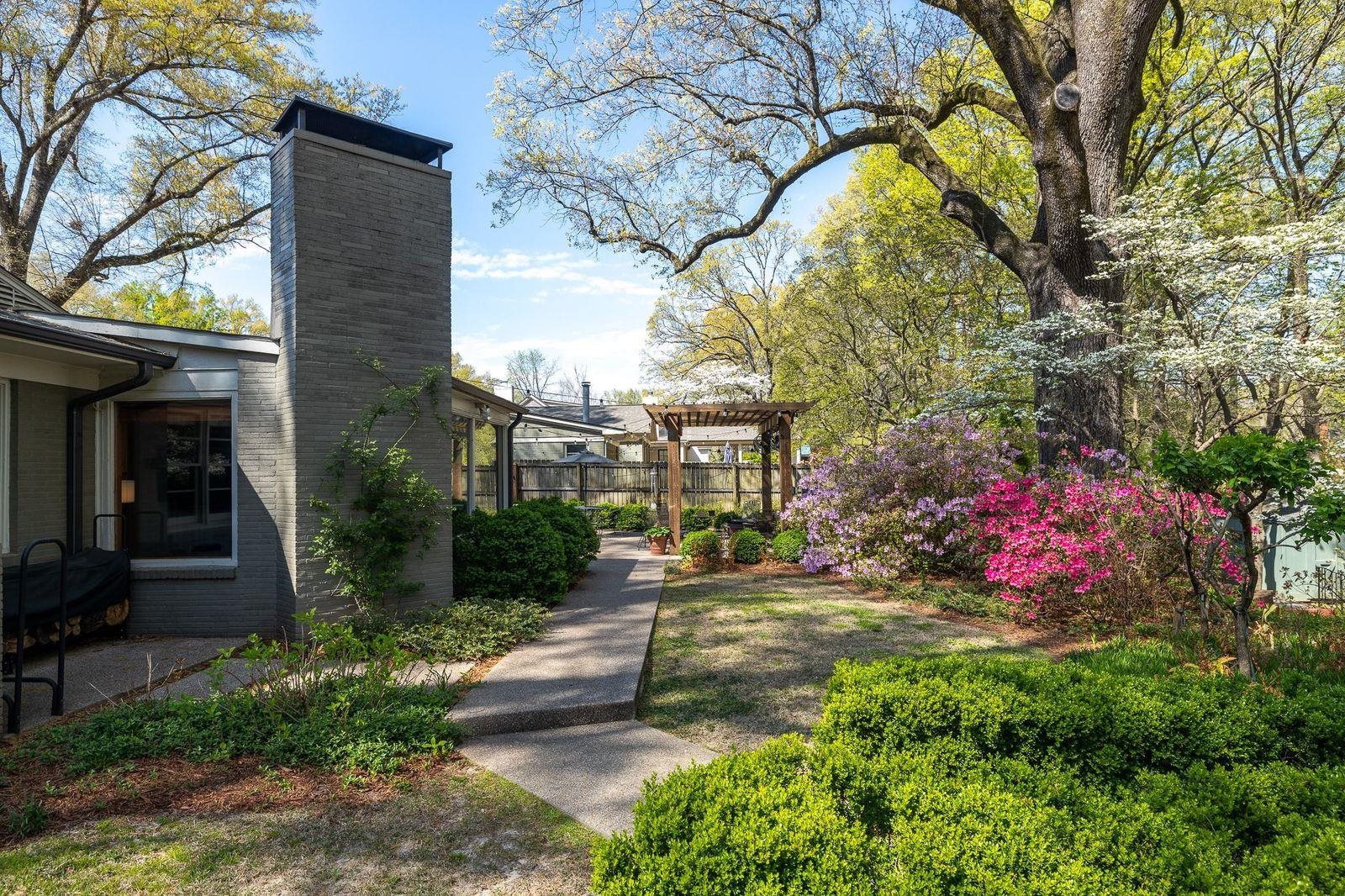 214 GARDENIA DR