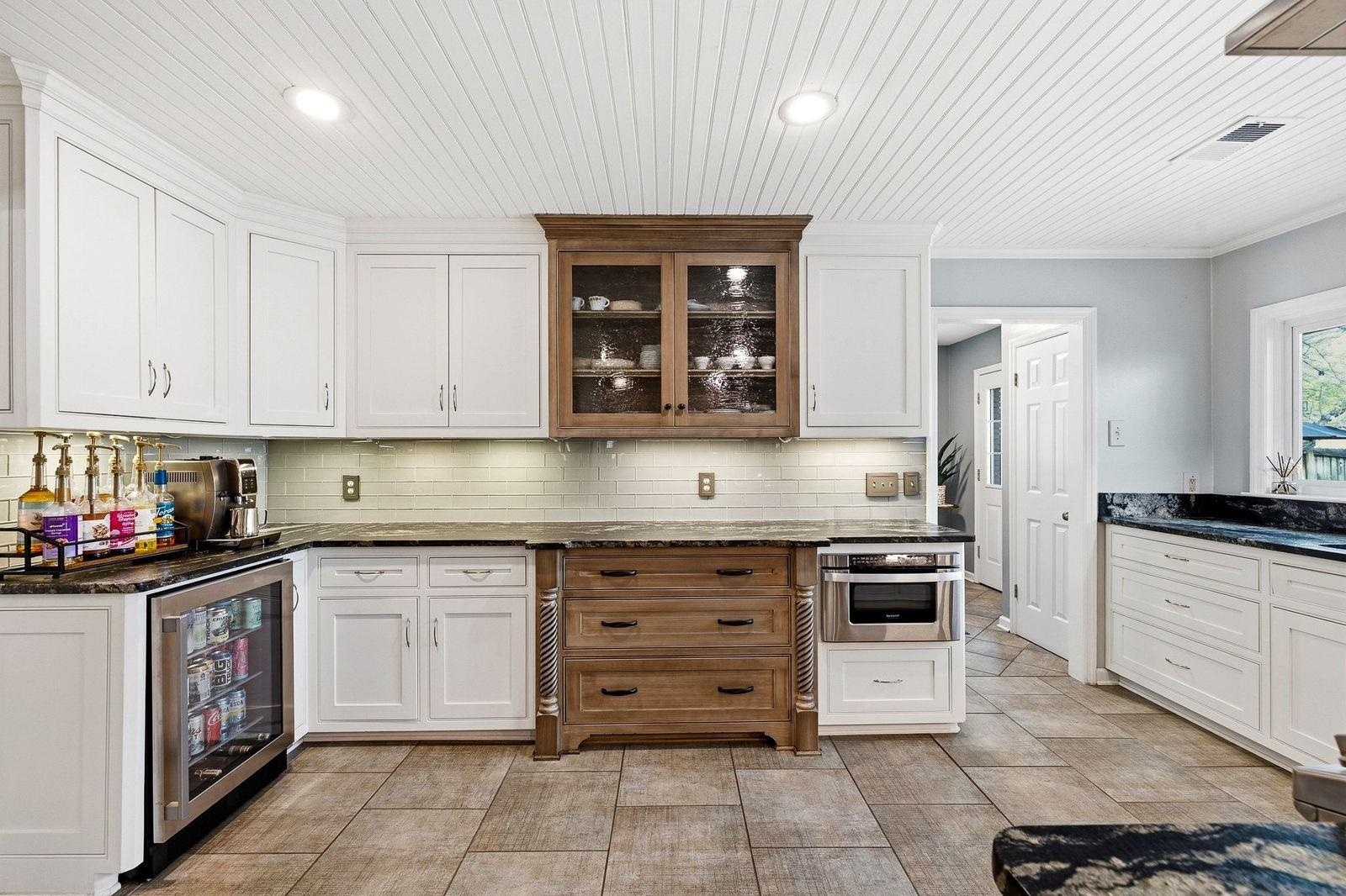 214 GARDENIA DR