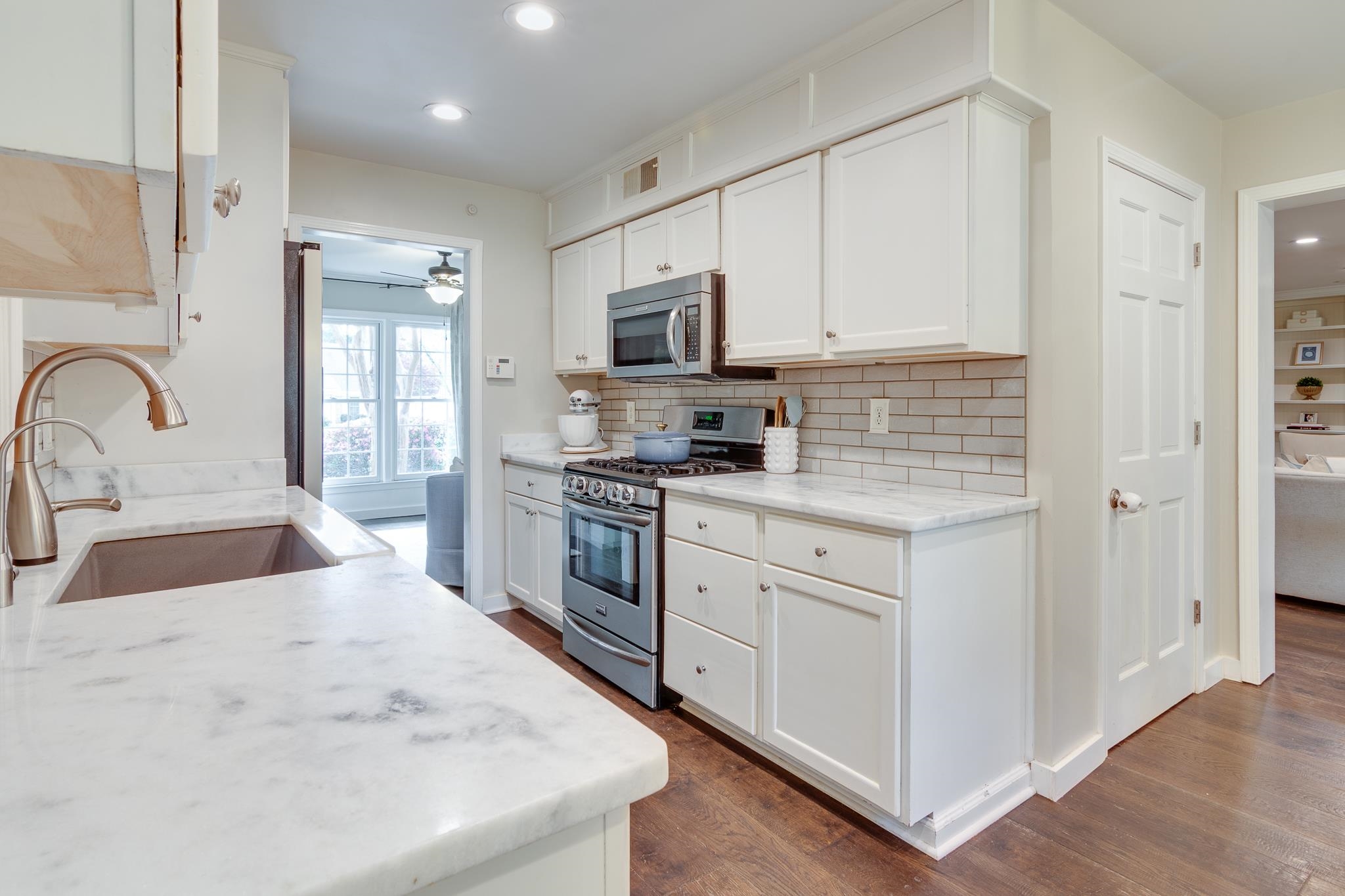 1913 GRENVILLE DR