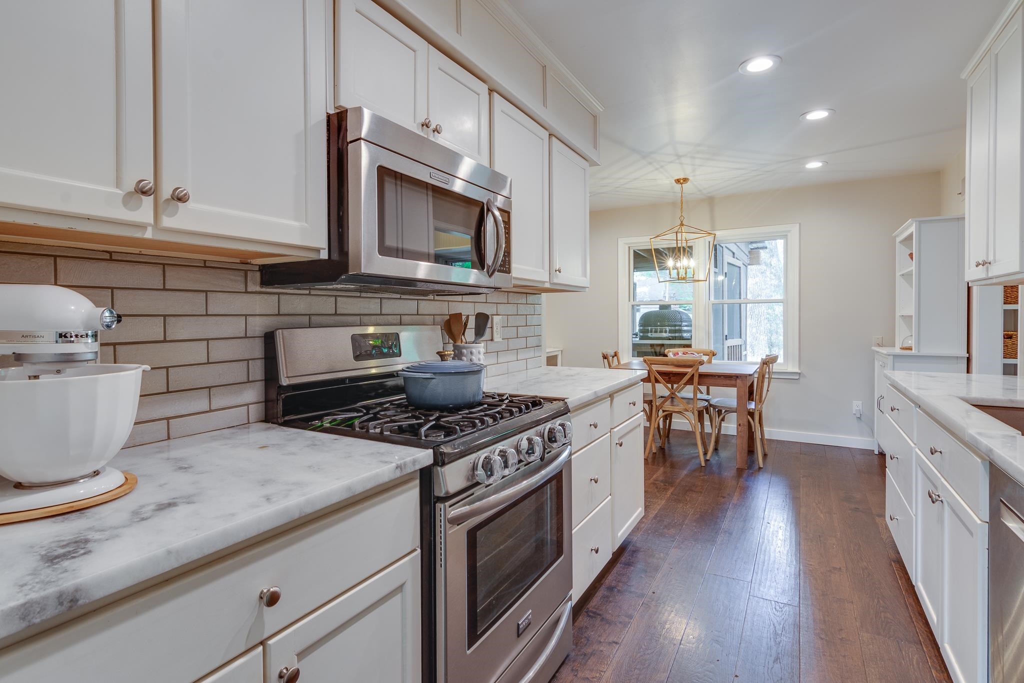 1913 GRENVILLE DR
