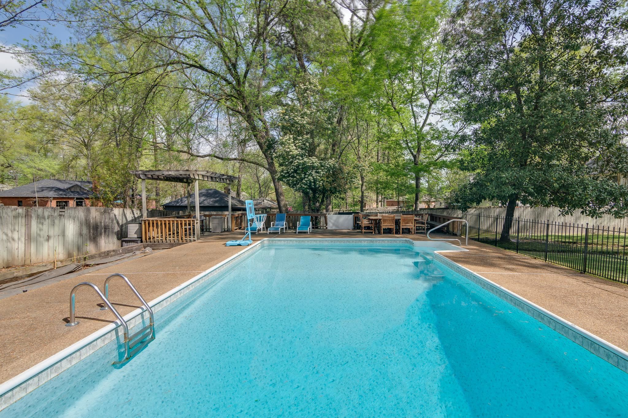 1913 GRENVILLE DR