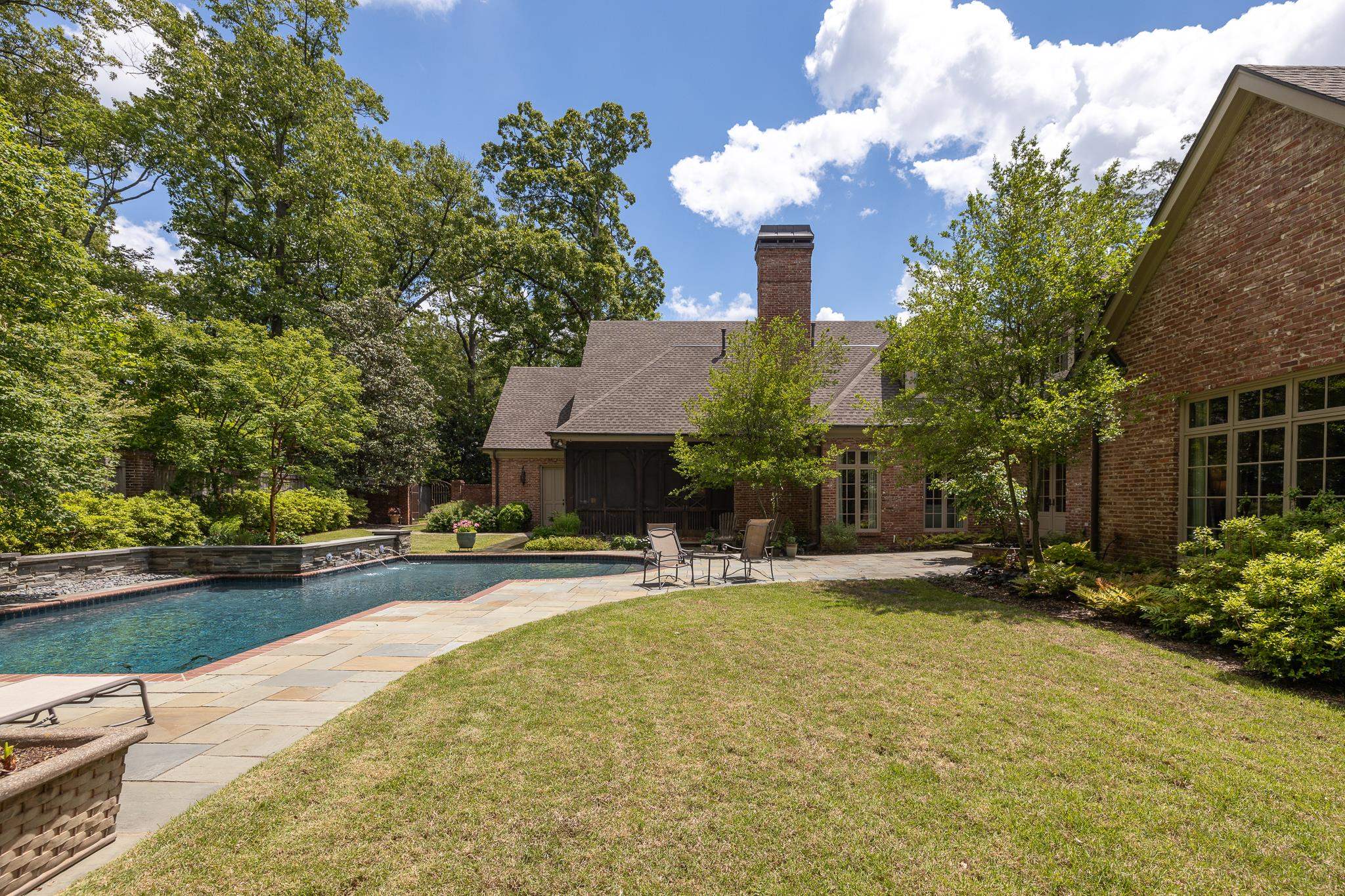 6542 GREEN SHADOWS LN