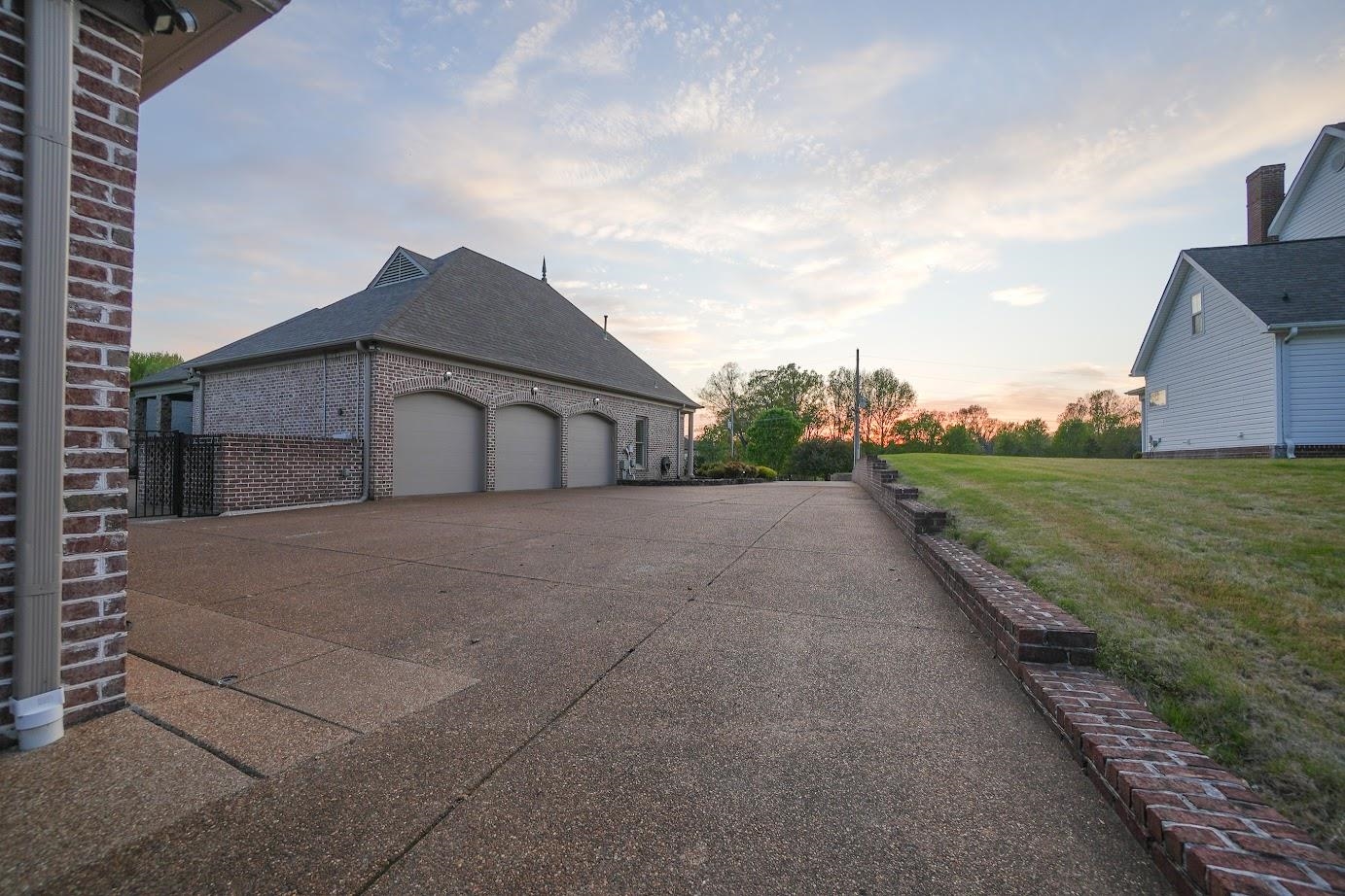 270 FAIR MEADOWS LN