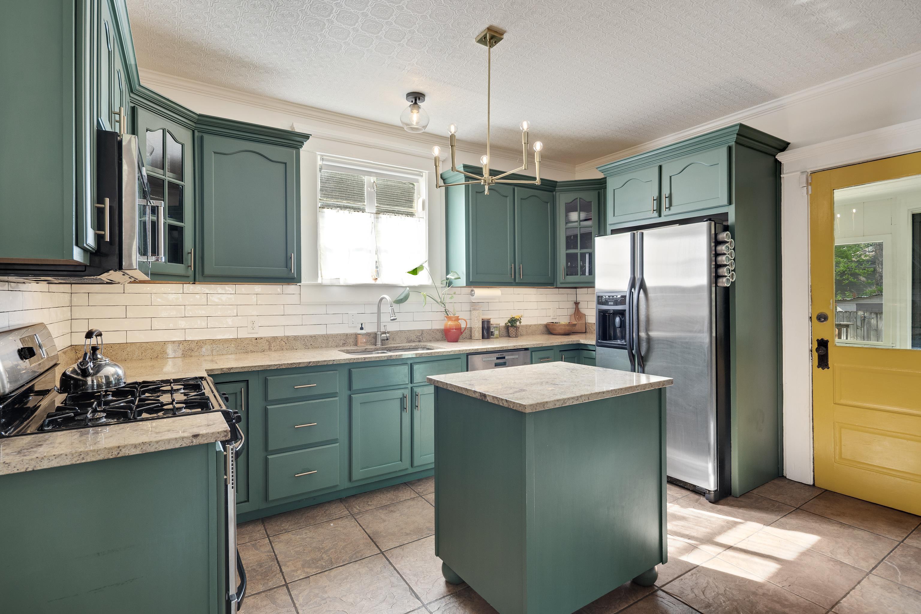 1704 BEARD PL