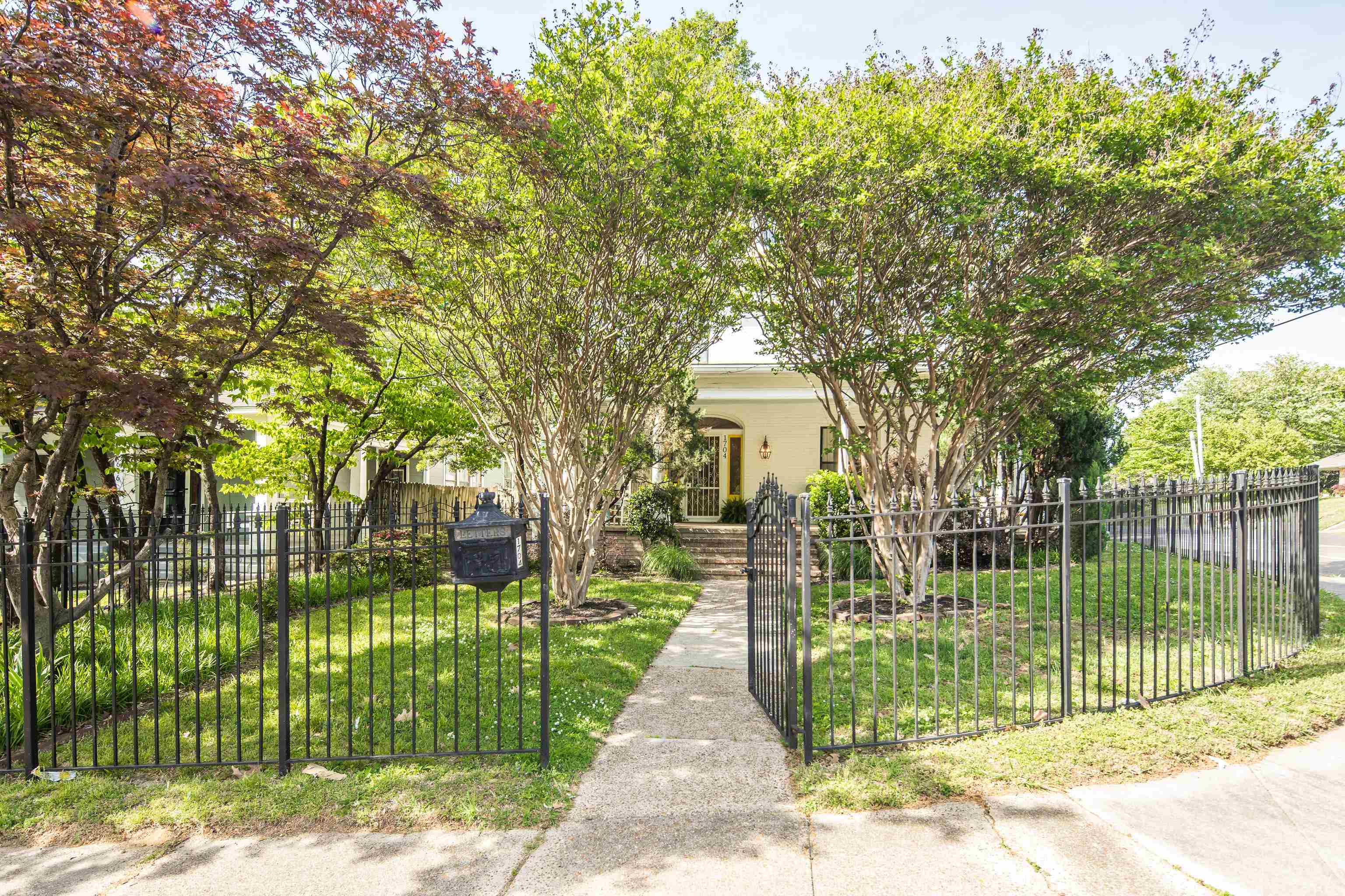 1704 BEARD PL
