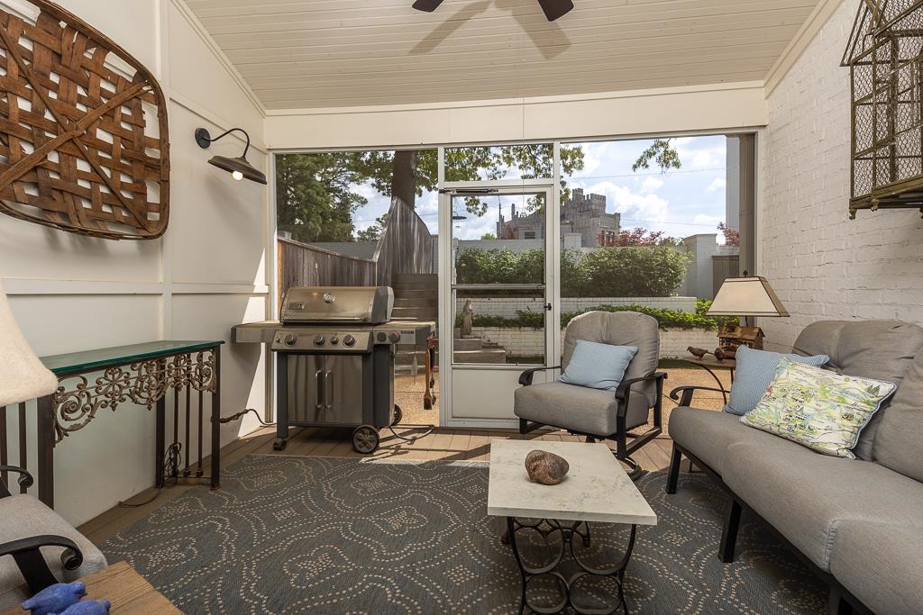 1407 CLUB GARDENS PL