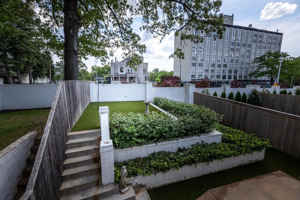 1407 CLUB GARDENS PL