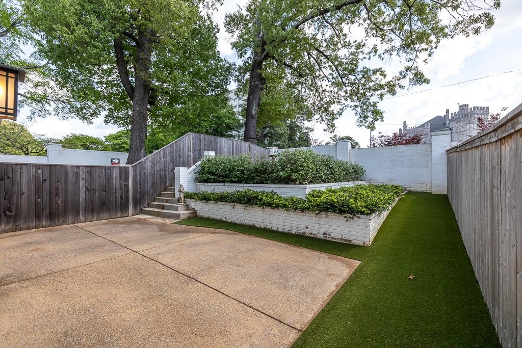 1407 CLUB GARDENS PL