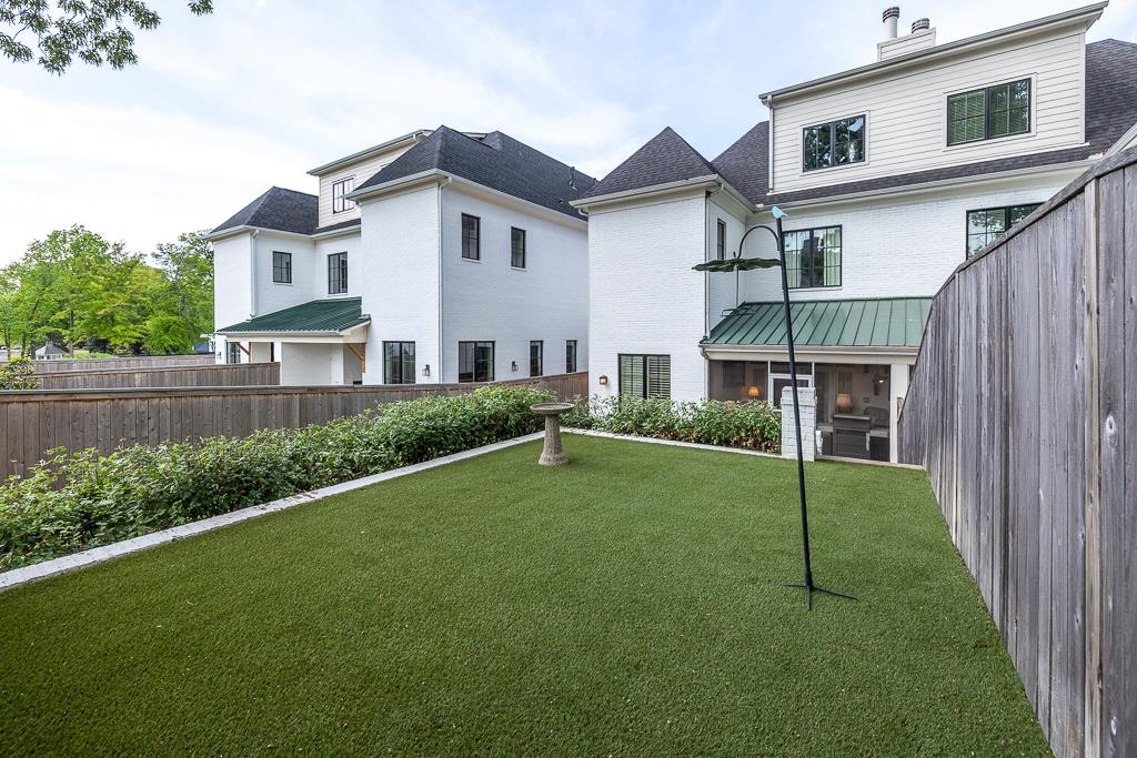 1407 CLUB GARDENS PL